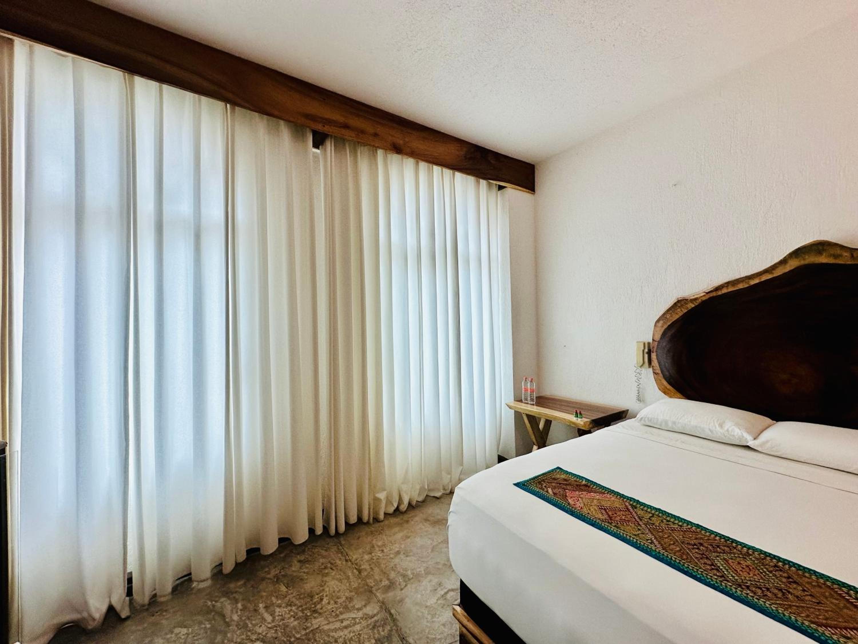 Deluxe Room - Photo 1