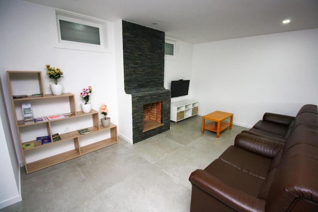 Six-Bedroom House photo 1