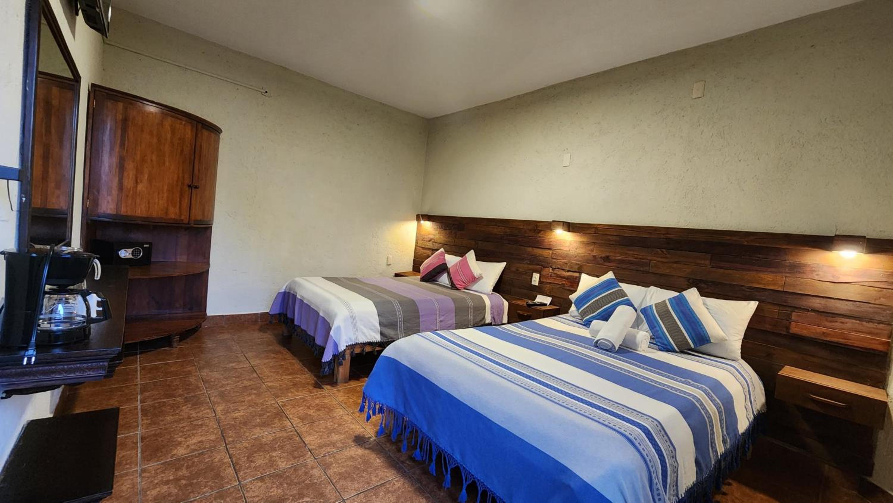 Twin Room - Photo 1