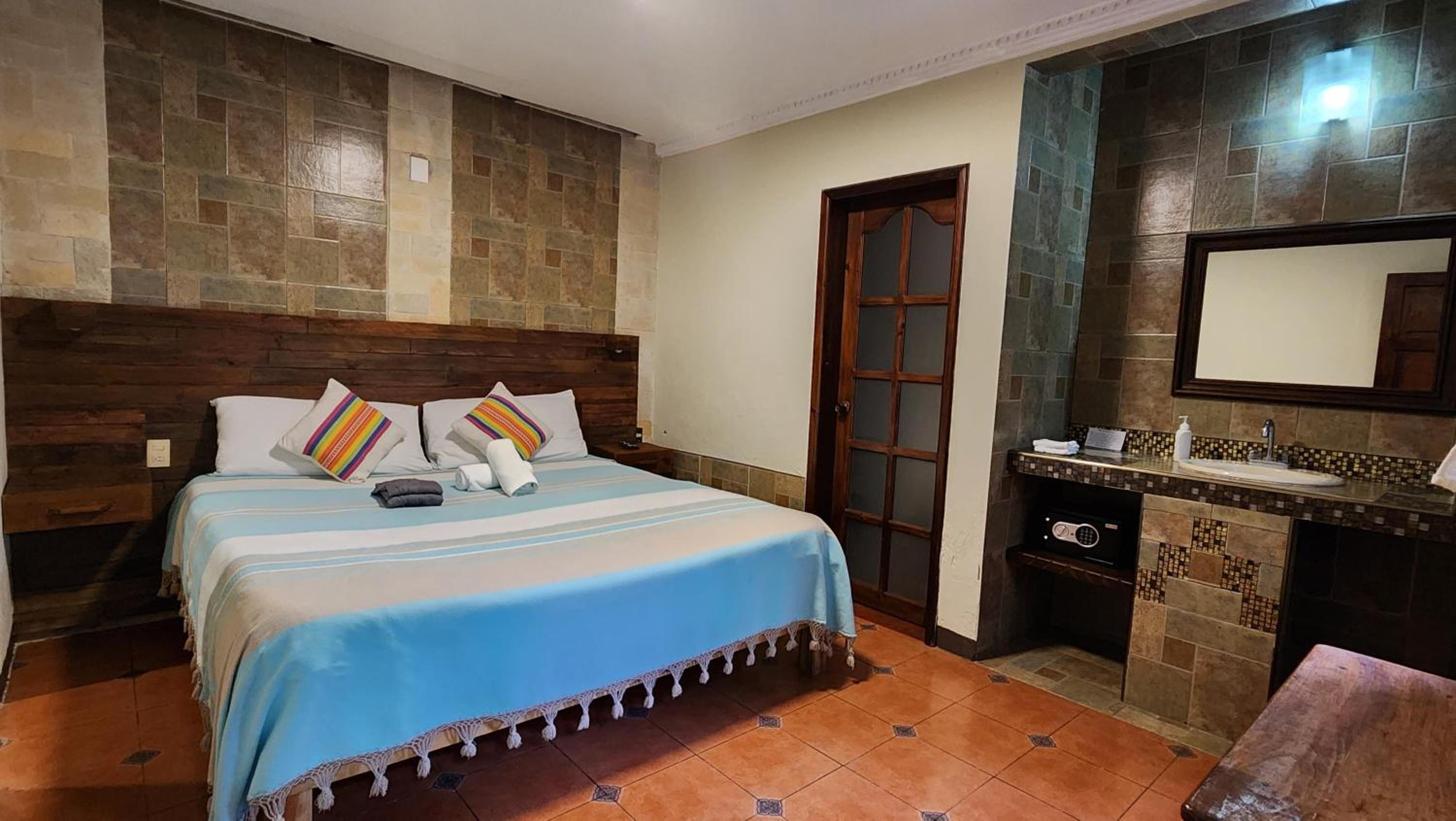 King Room with Garden View - Photo 6