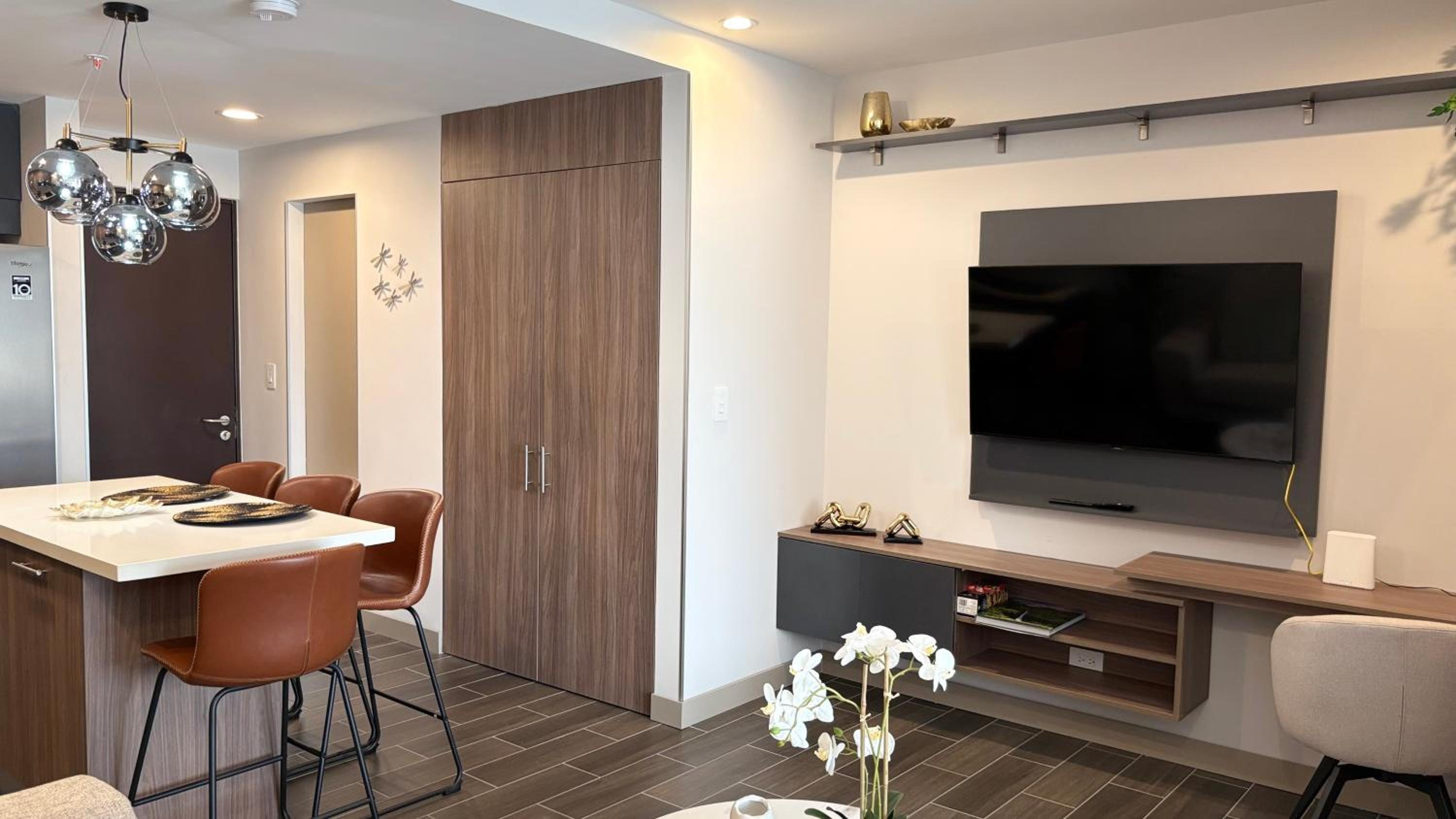Deluxe One-Bedroom Apartment with City View