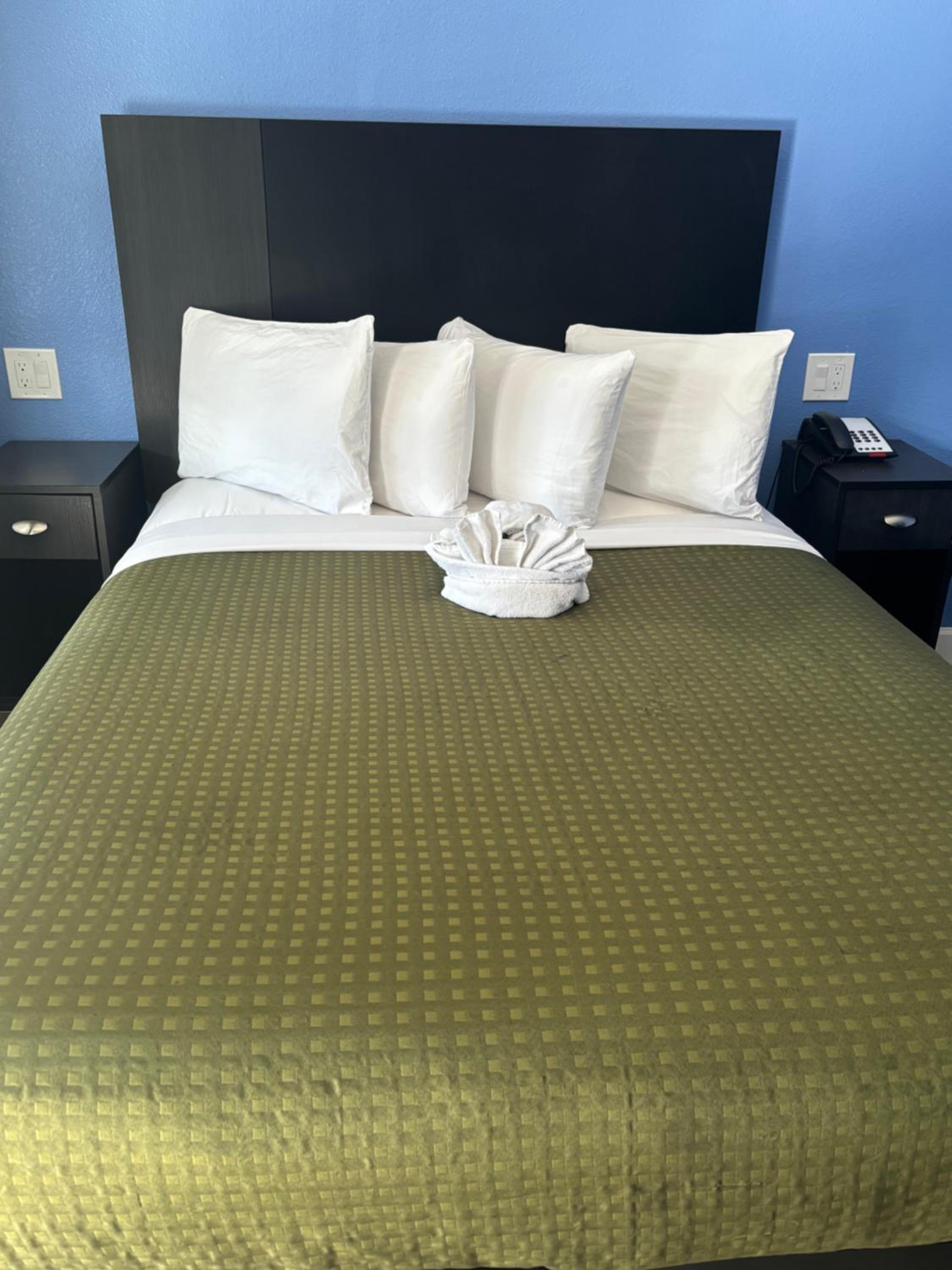 Standard Queen Room - Photo 5