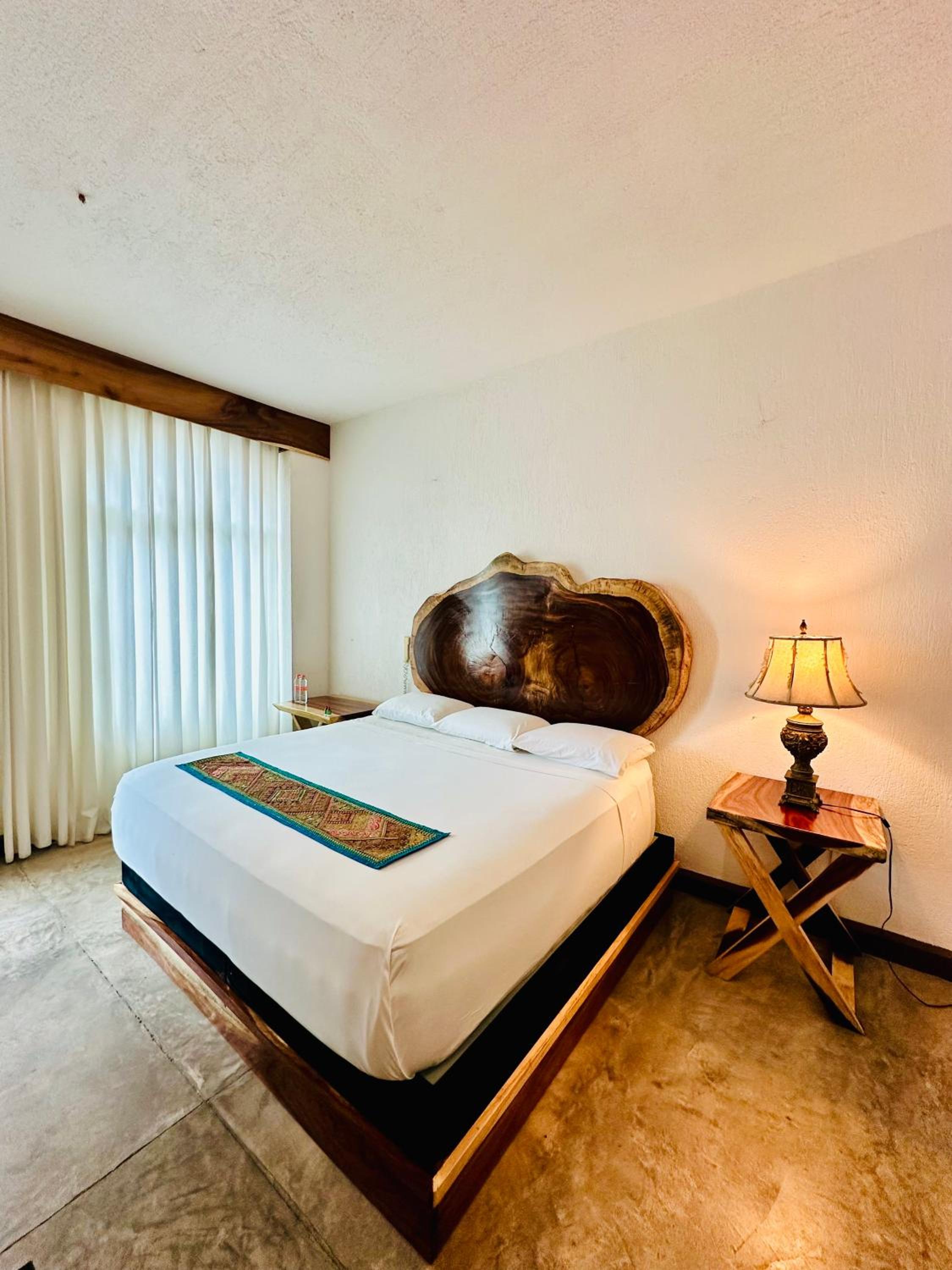 Deluxe Room - Photo 3