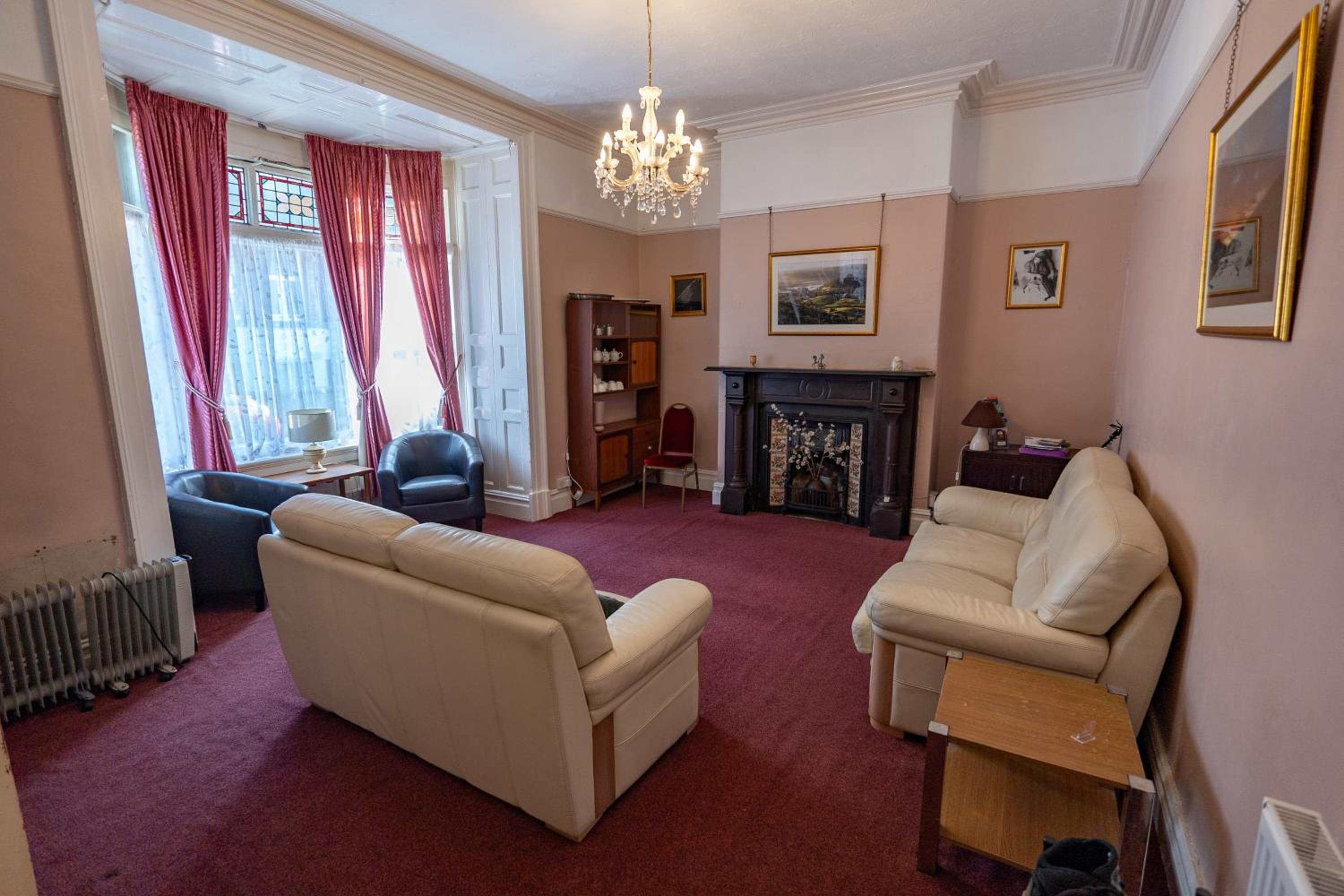 Seven-Bedroom House photo 1