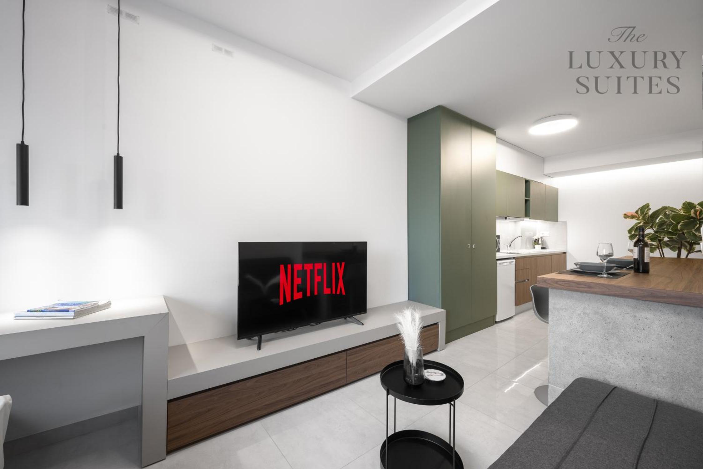 Deluxe Studio