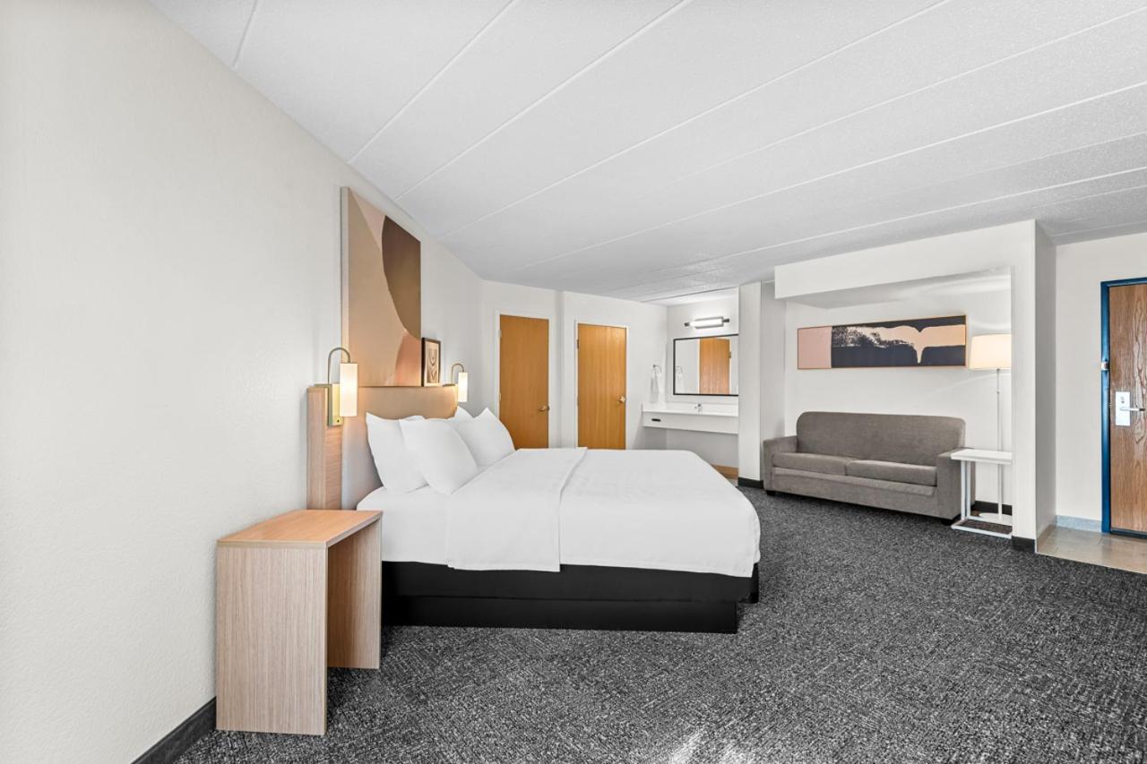 King Room with Sofa Bed - Non-Smoking