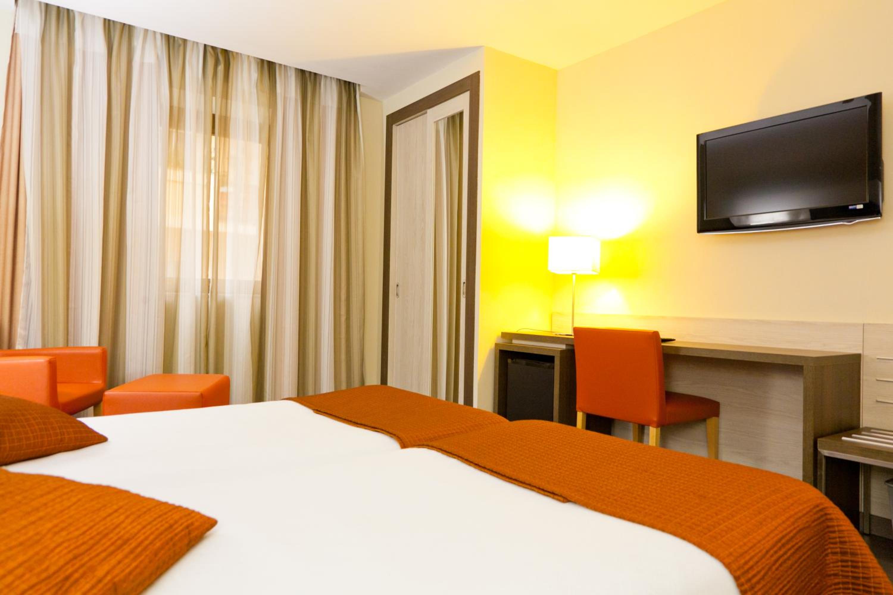 Double or Twin Room - Photo 7