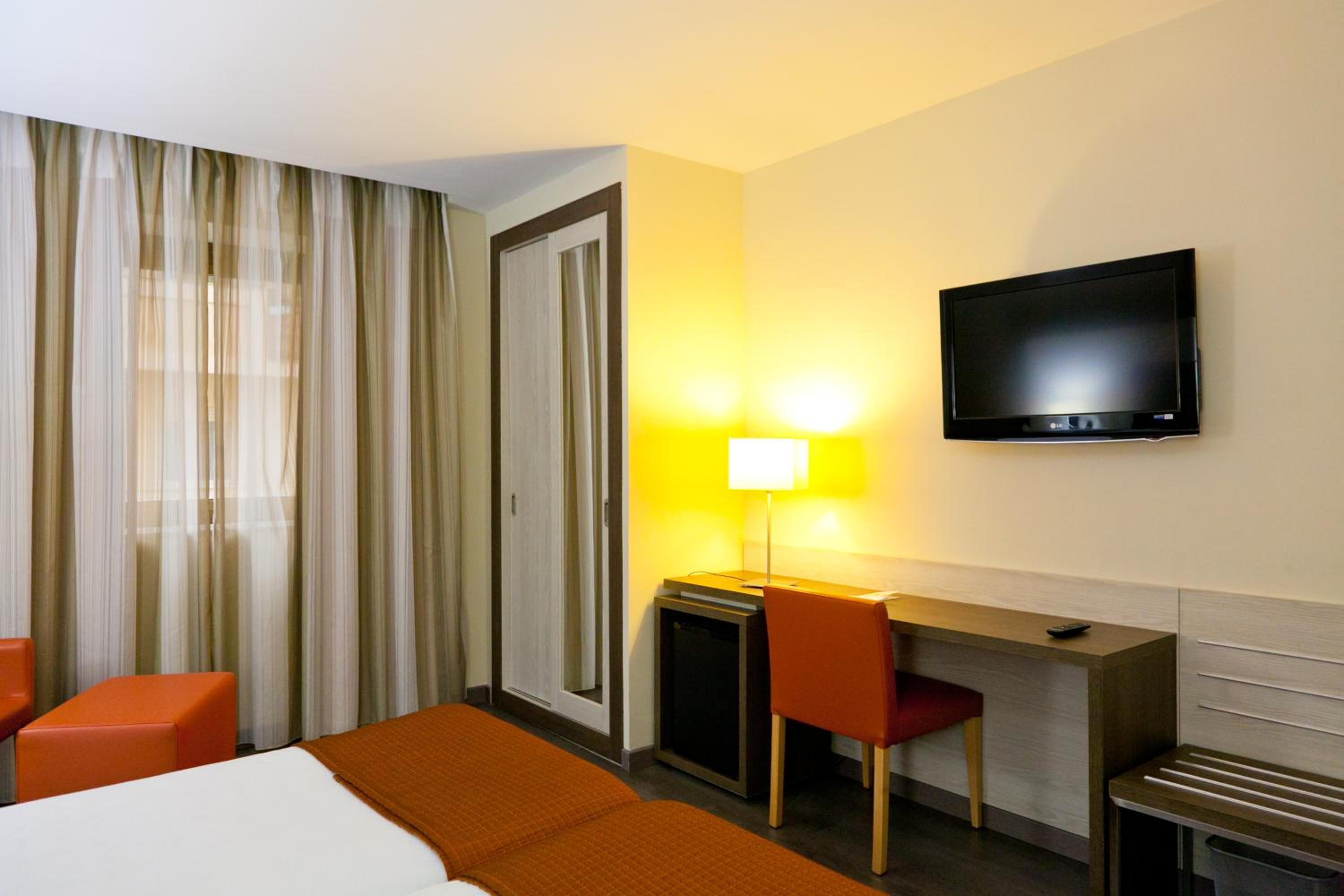 Double or Twin Room - Photo 16