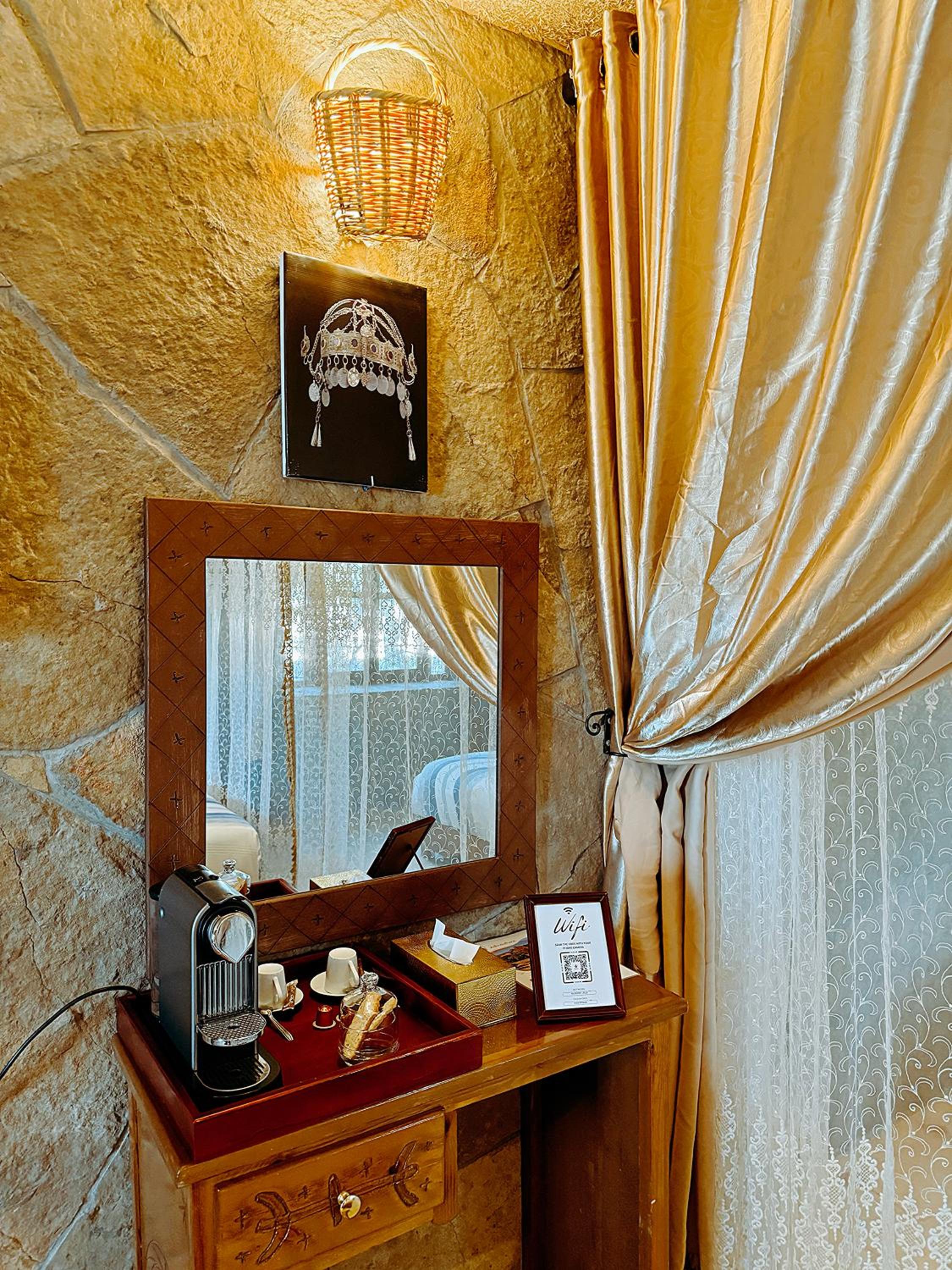 Family Room - Photo 2