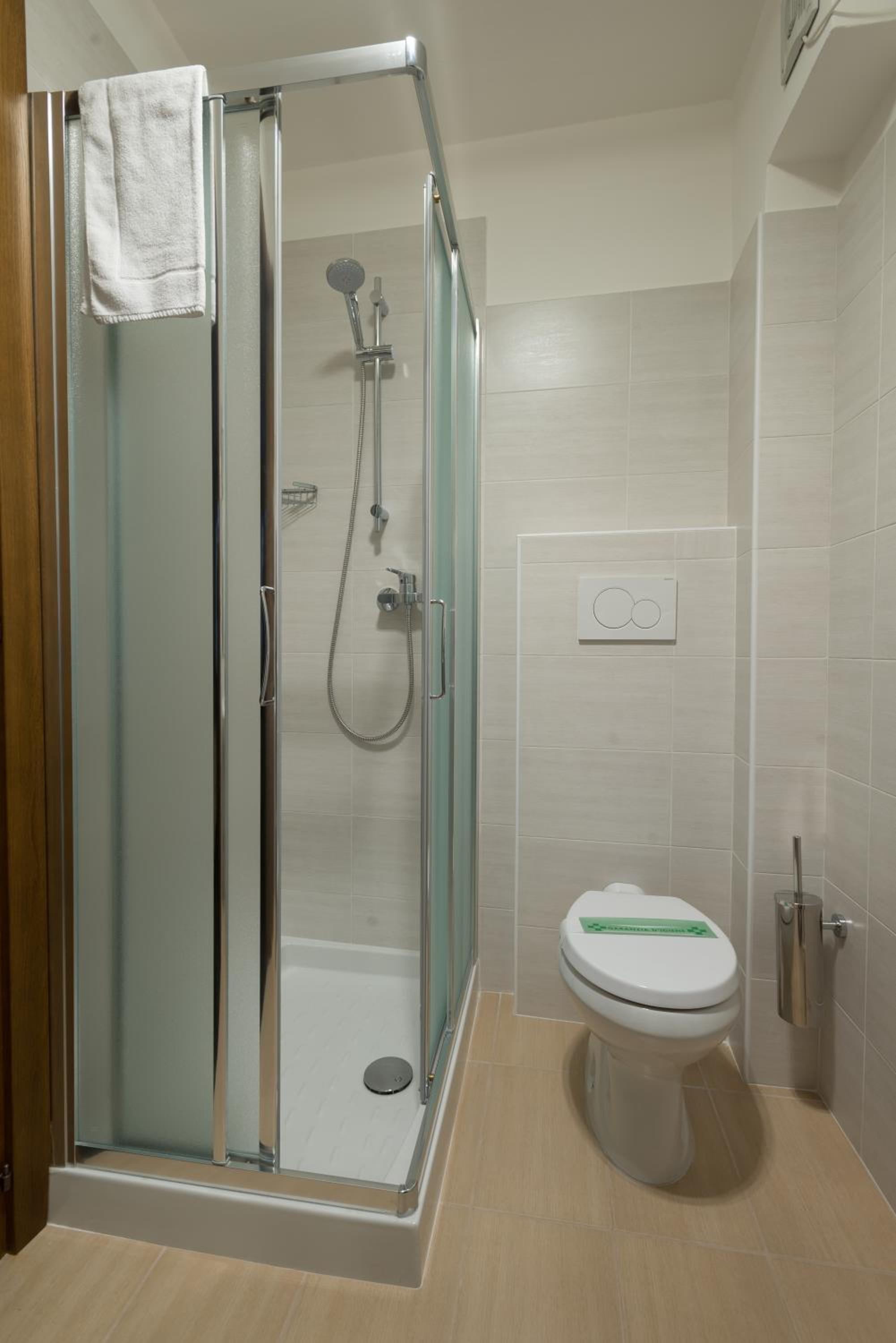 Double or Twin Room - Photo 3