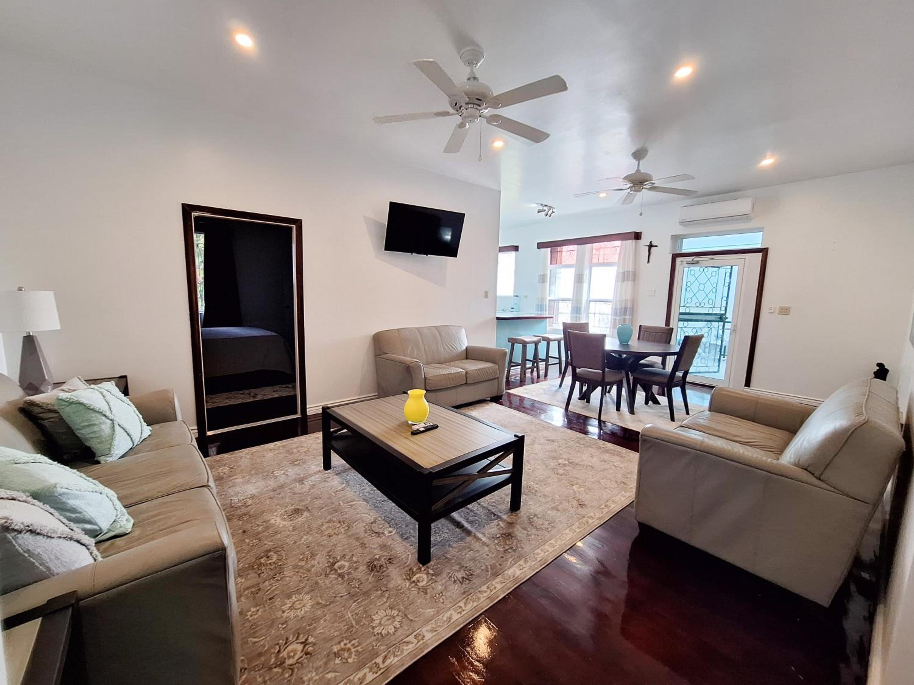 One-Bedroom Apartment With Balcony And Sea View photo 3