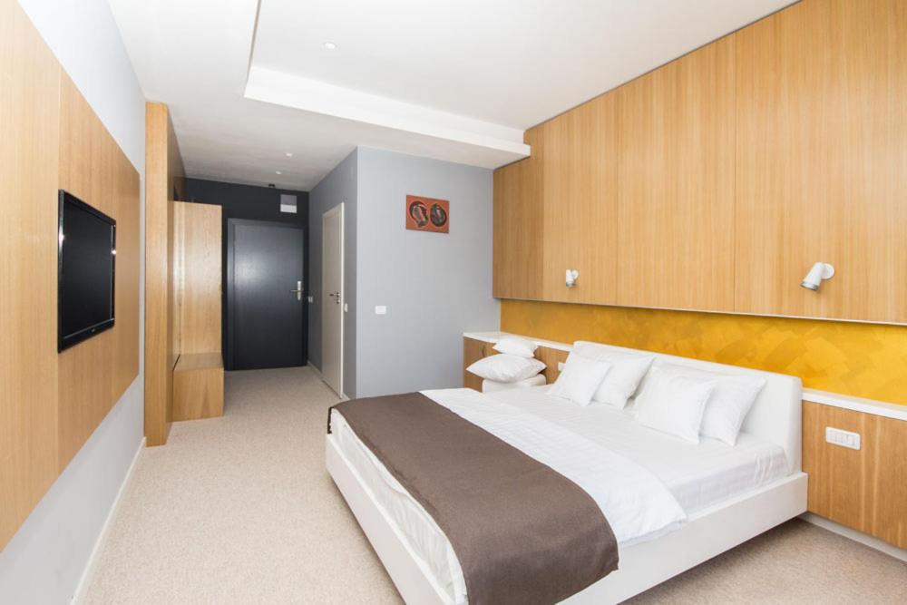 King Room with Mountain View