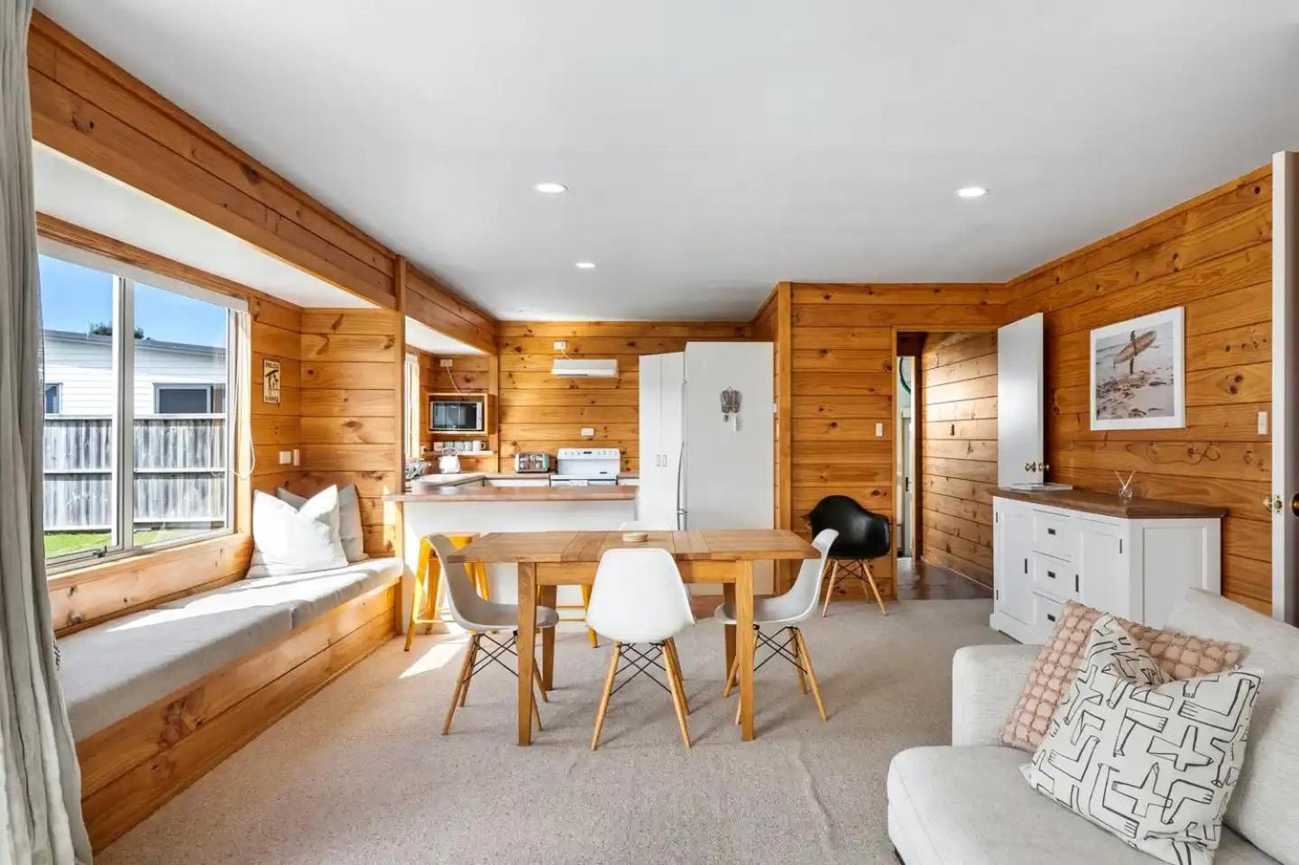 Three-Bedroom House photo 3