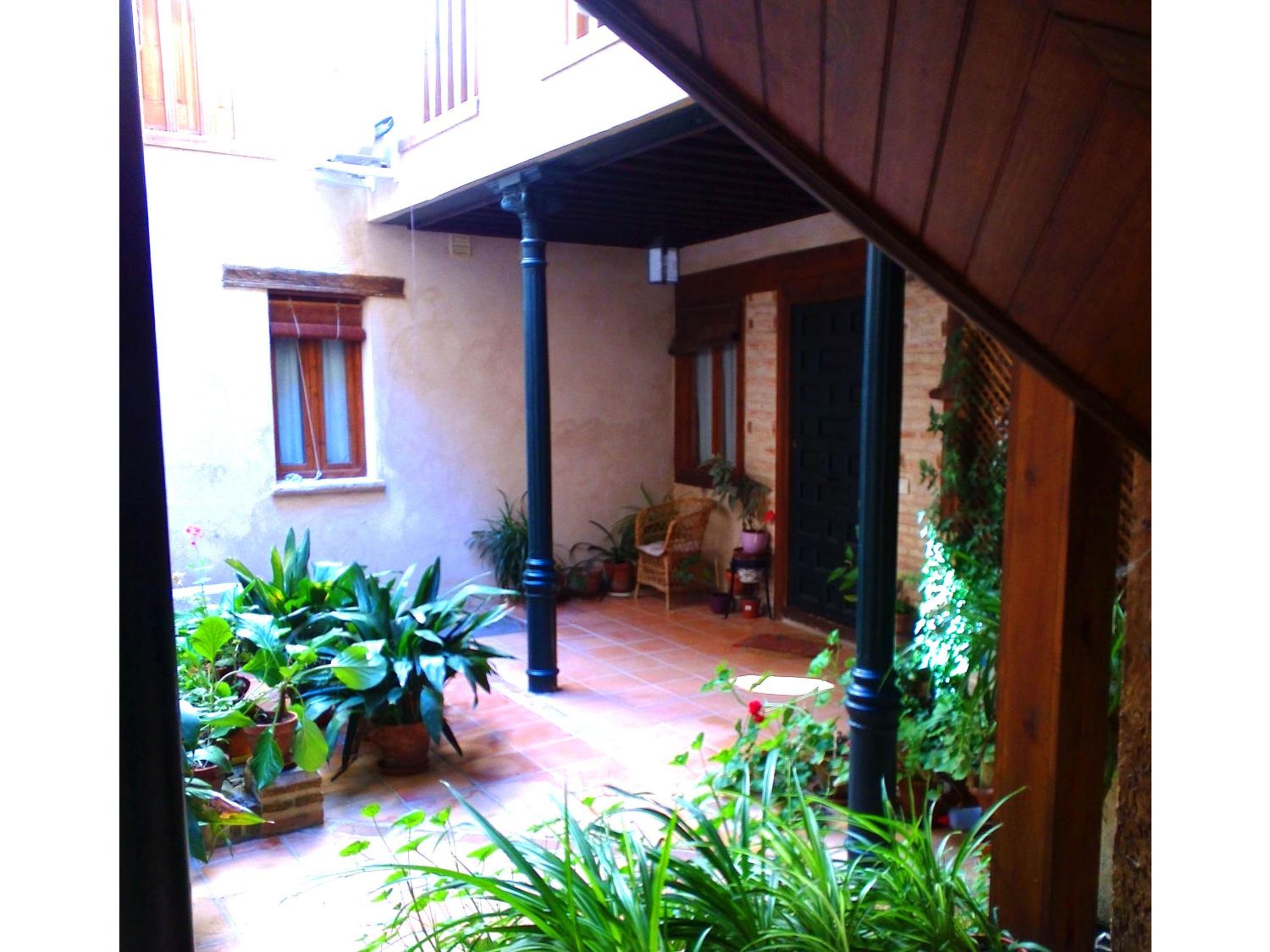 Apartment with Terrace - Photo 37
