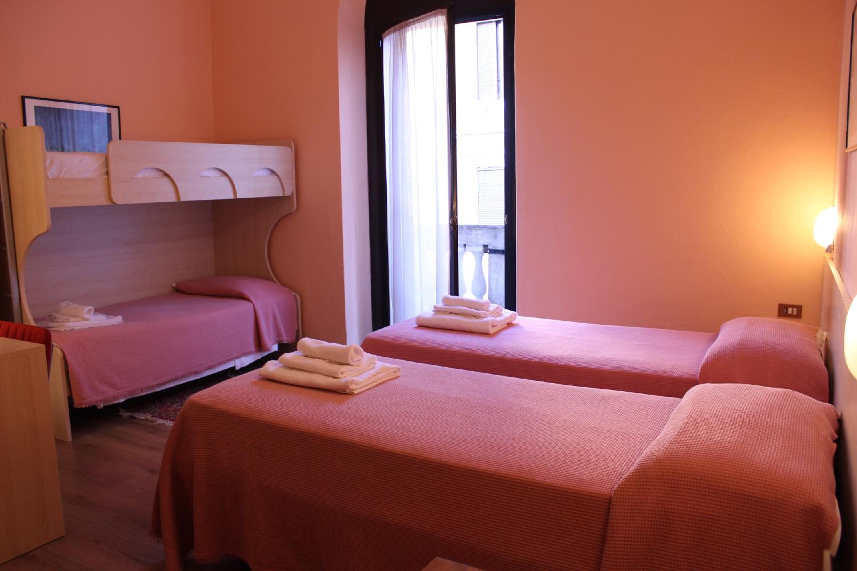 Triple Room - Photo 2