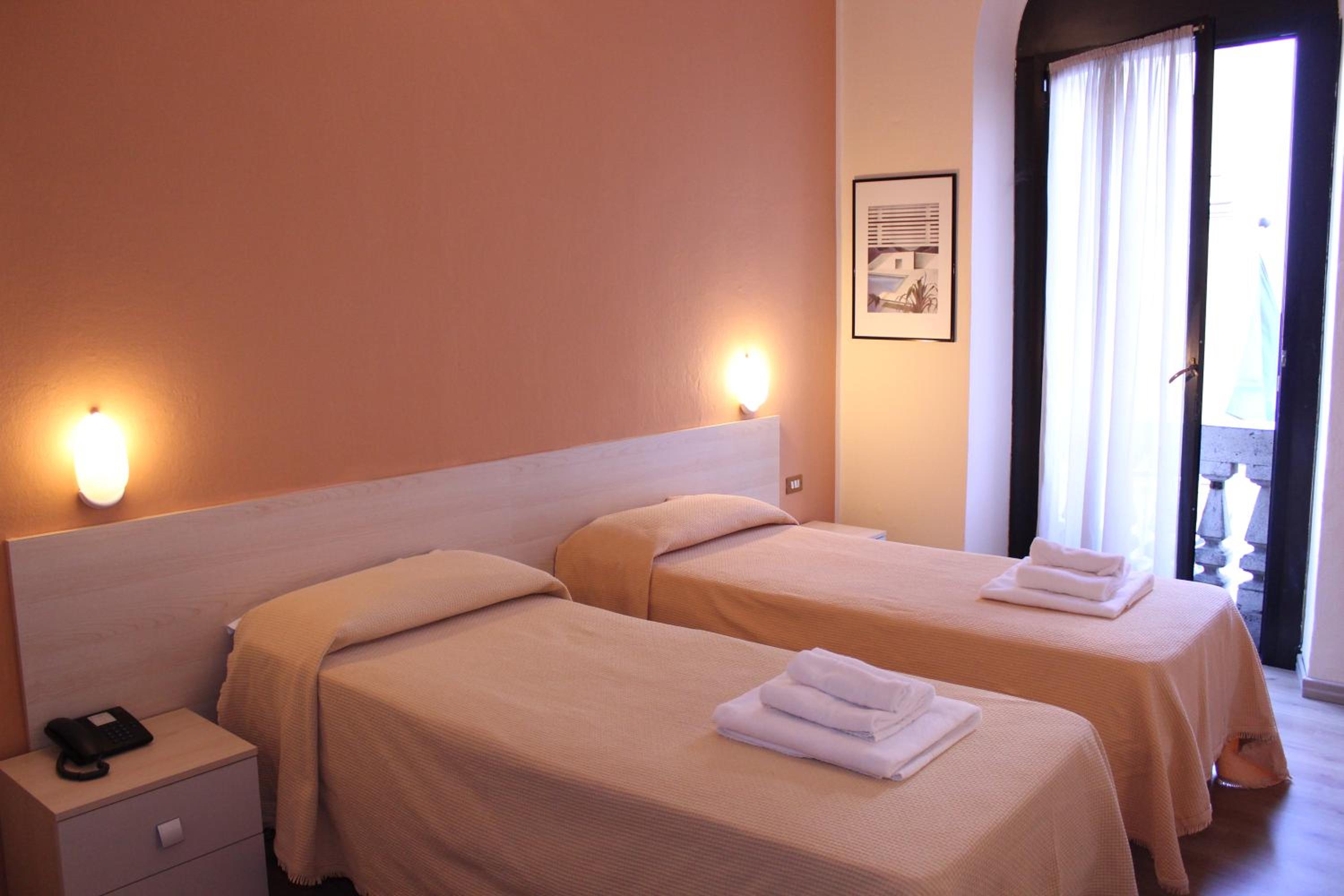 Twin Room - Photo 2
