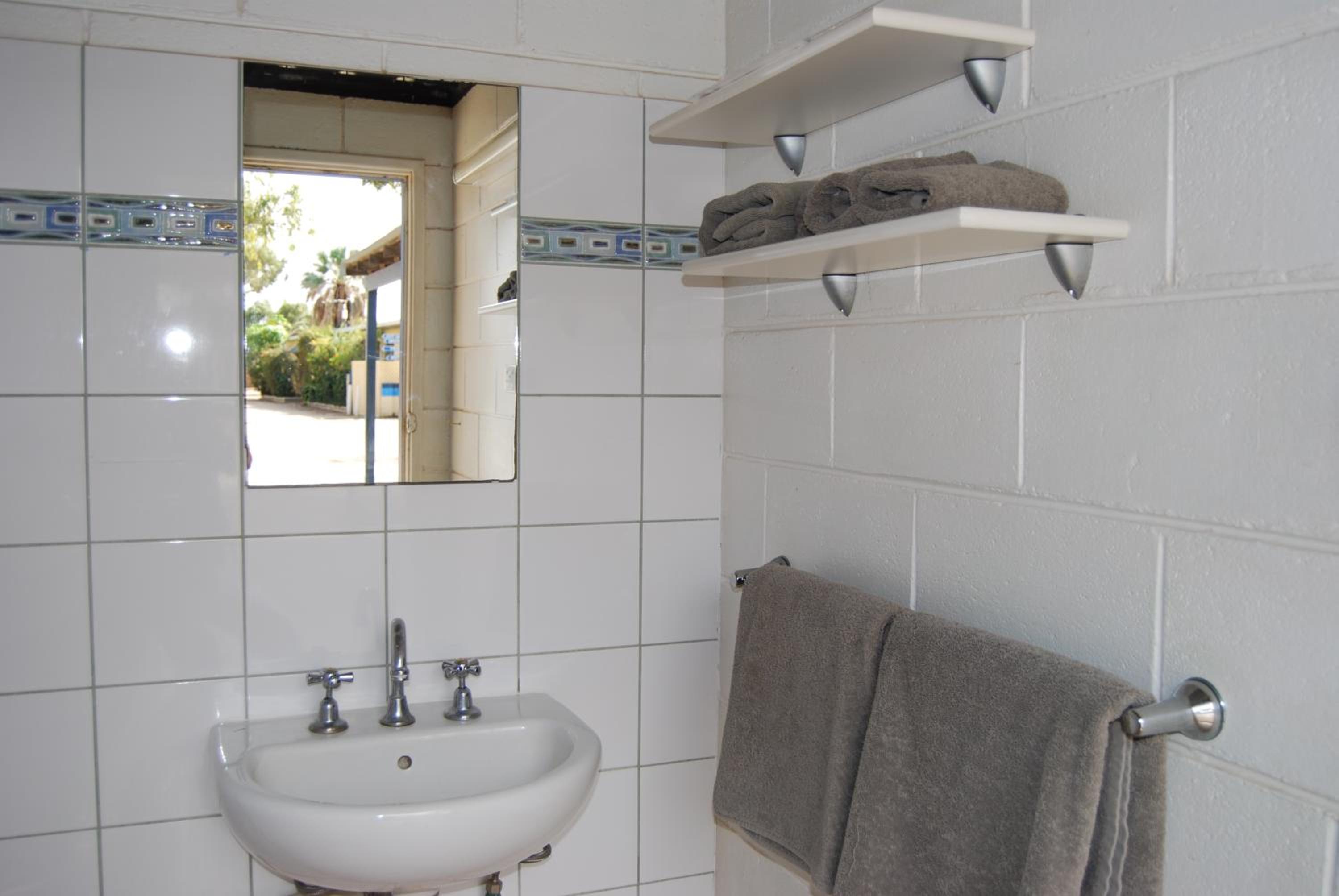 Family Cabin with Private External Bathroom photo 2