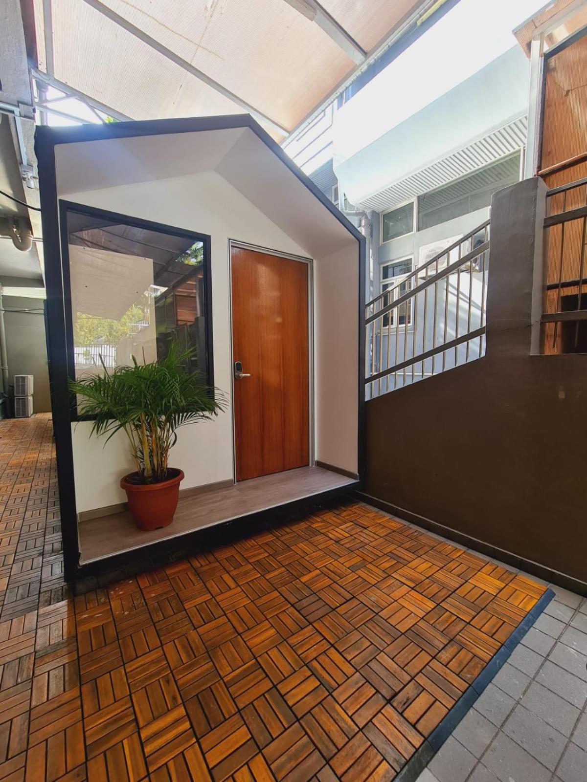 Single Room with Shared Bathroom photo 3