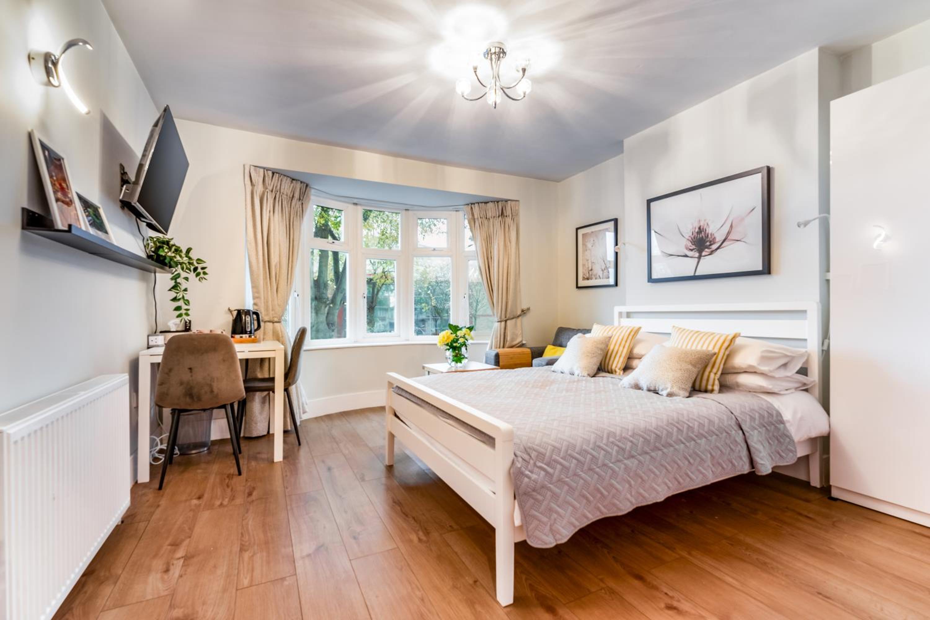 Deluxe Double Room with Shower