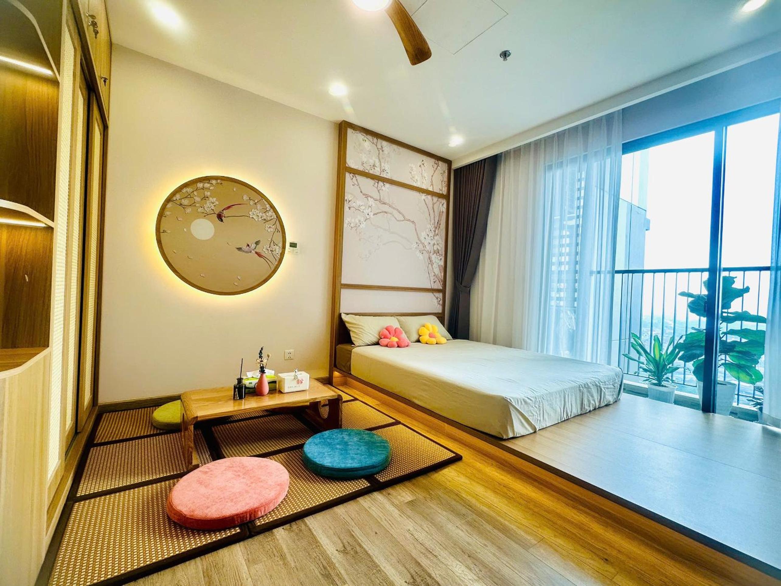 One-Bedroom Apartment photo 1