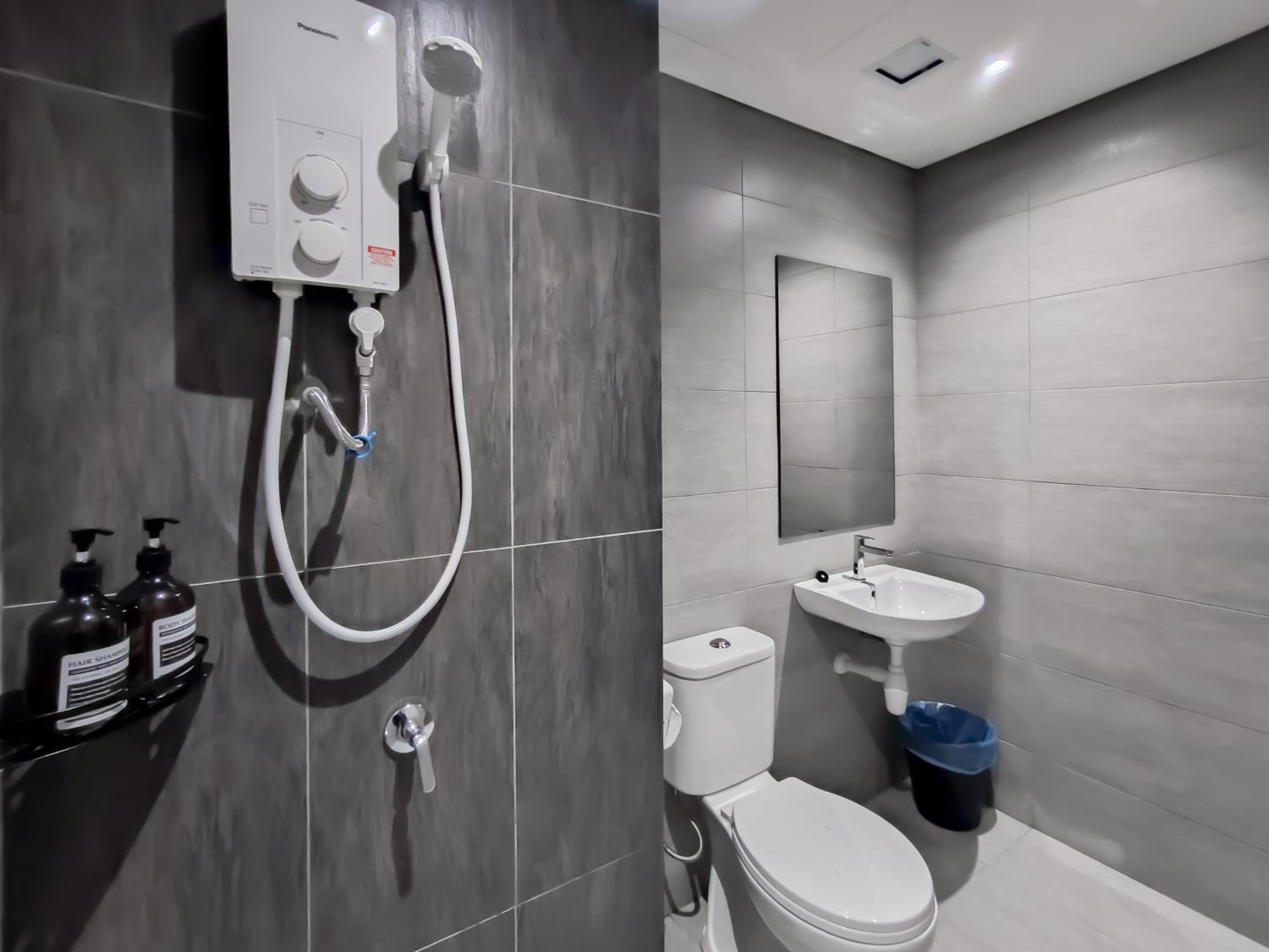 Two-Bedroom Deluxe Apartment - Photo 4