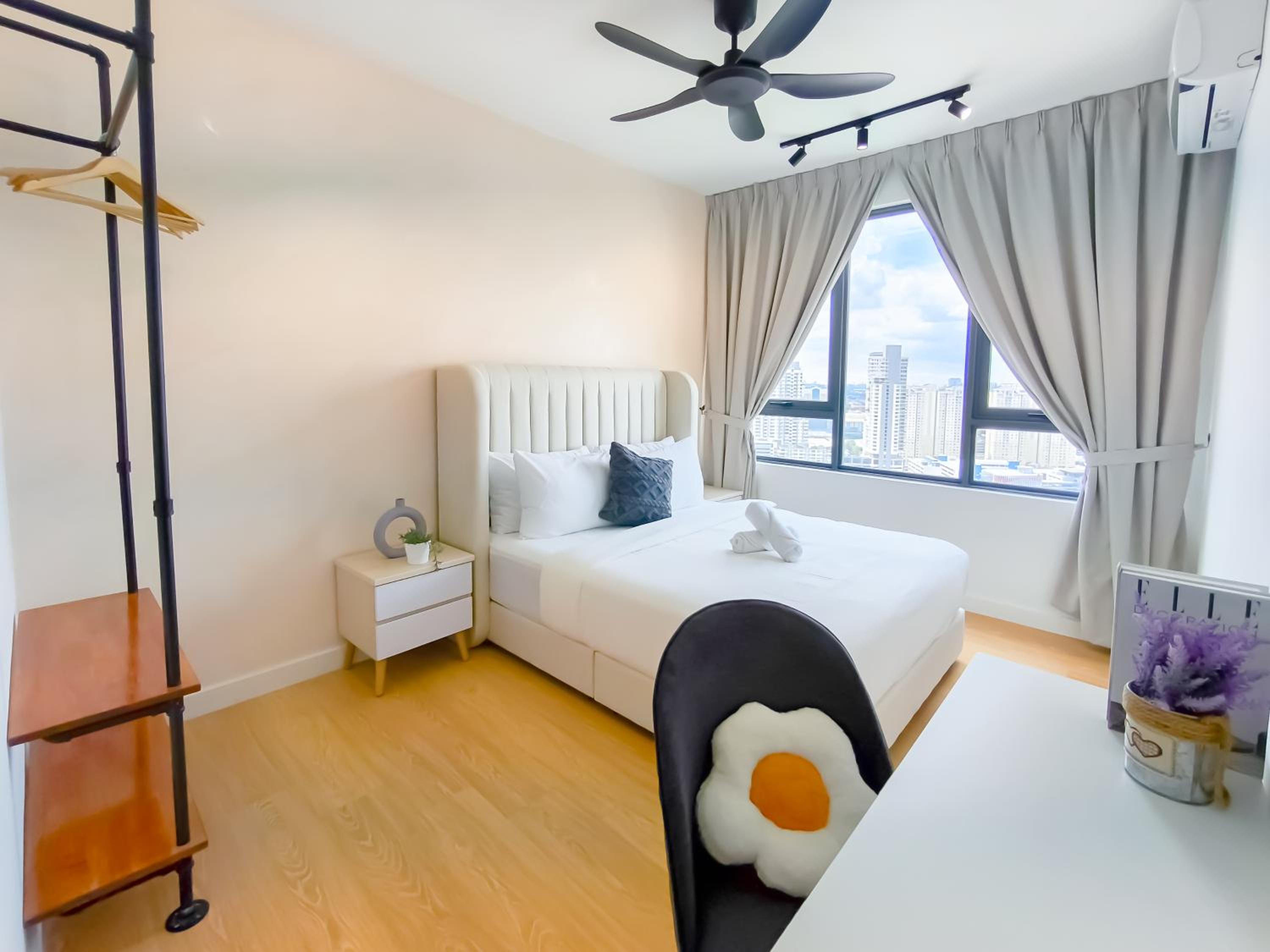 Two-Bedroom Deluxe Apartment - Photo 3