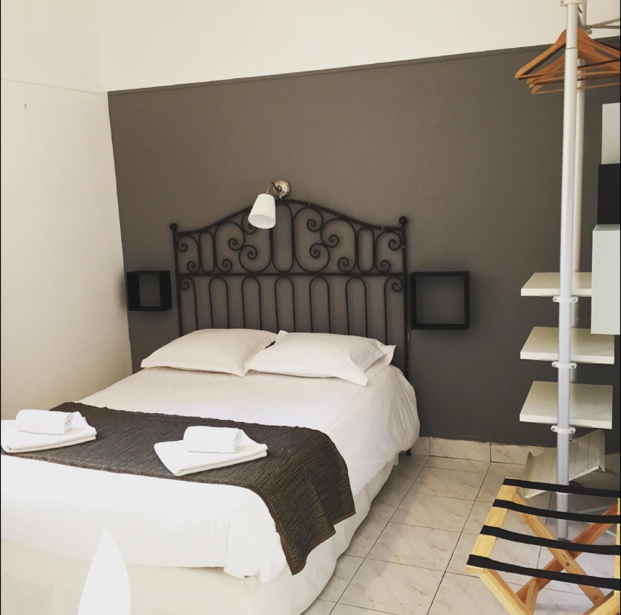 Double Room - Photo 6