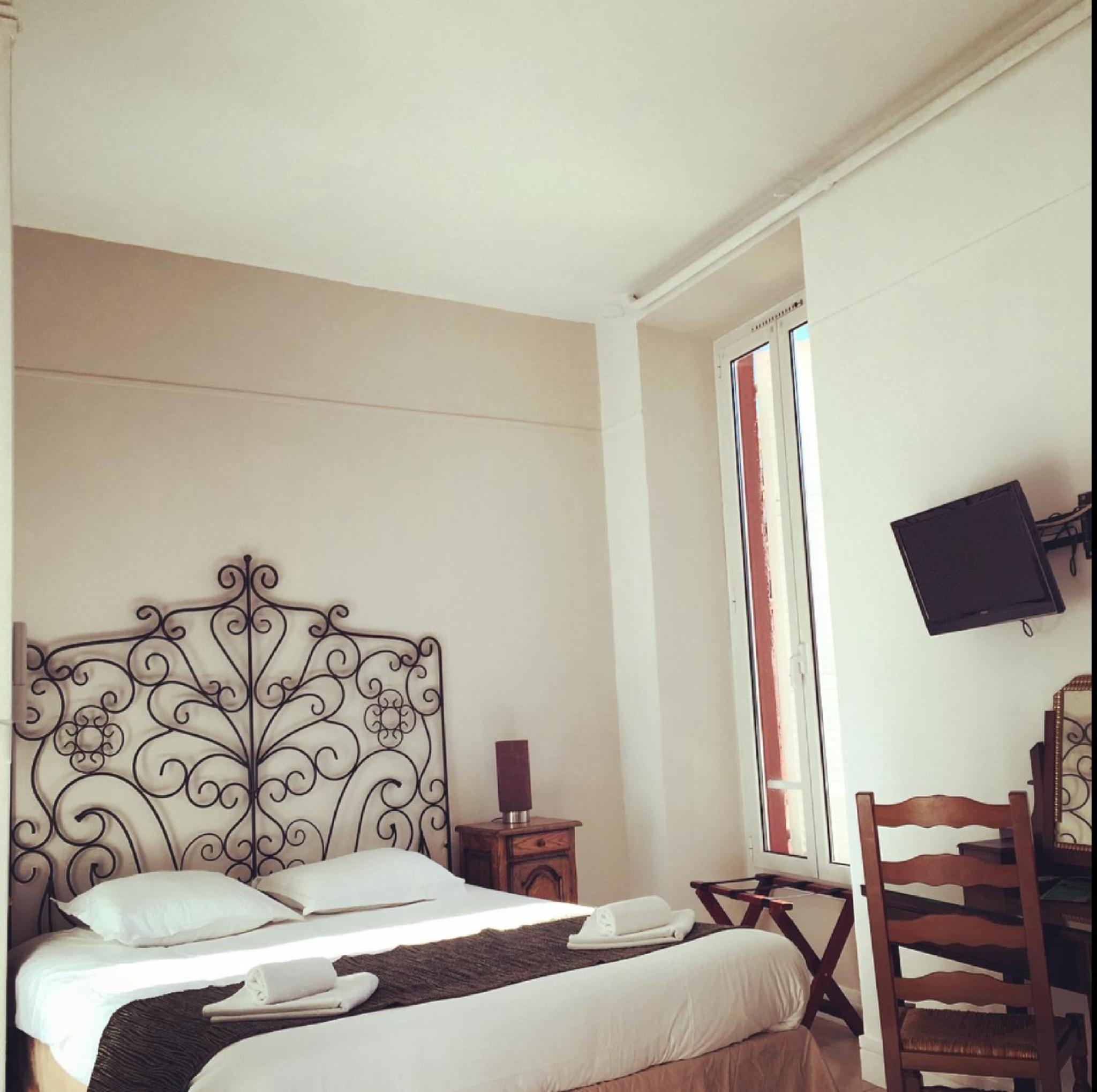Superior Room with 1 Double Bed and 1 Single Bed - Photo 1