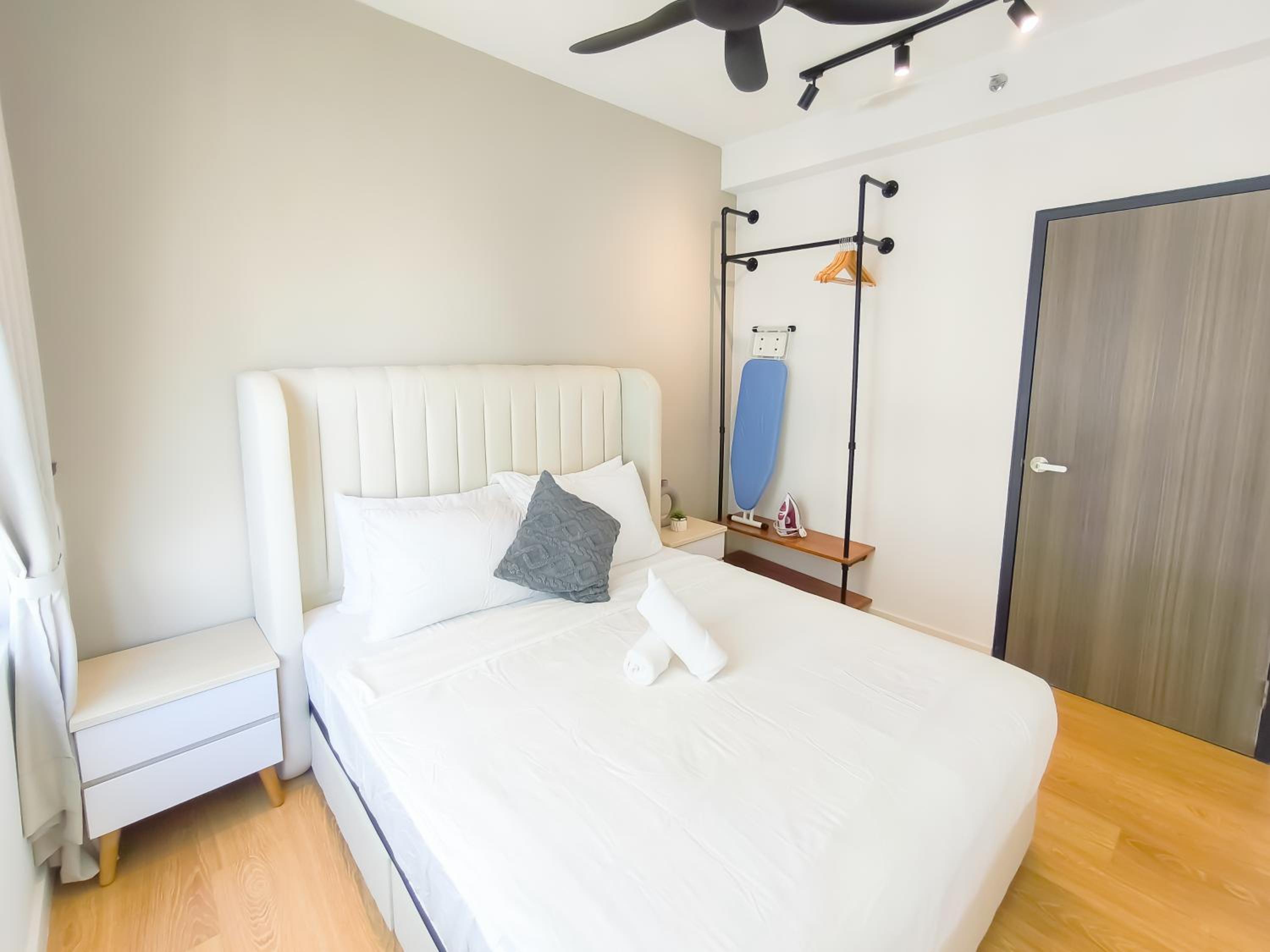 Two-Bedroom Deluxe Apartment - Photo 29