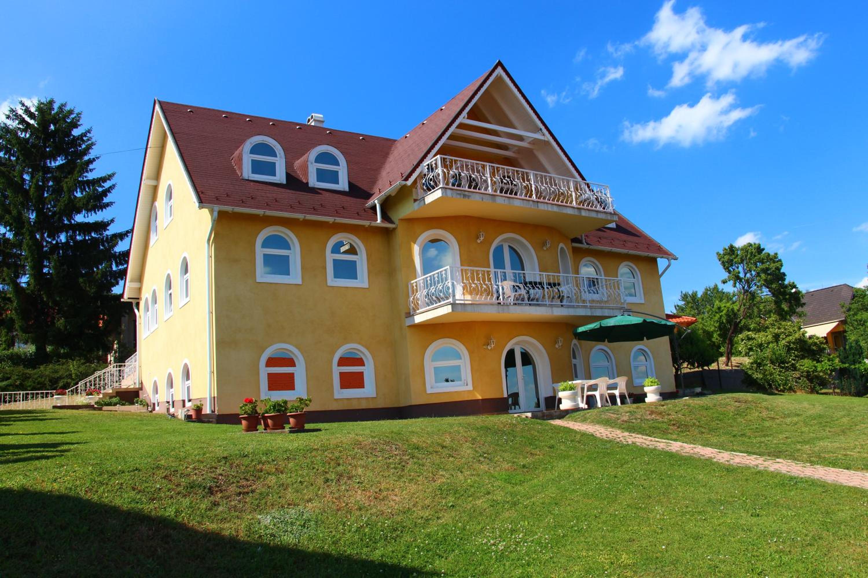 Apartment with Terrace photo 3