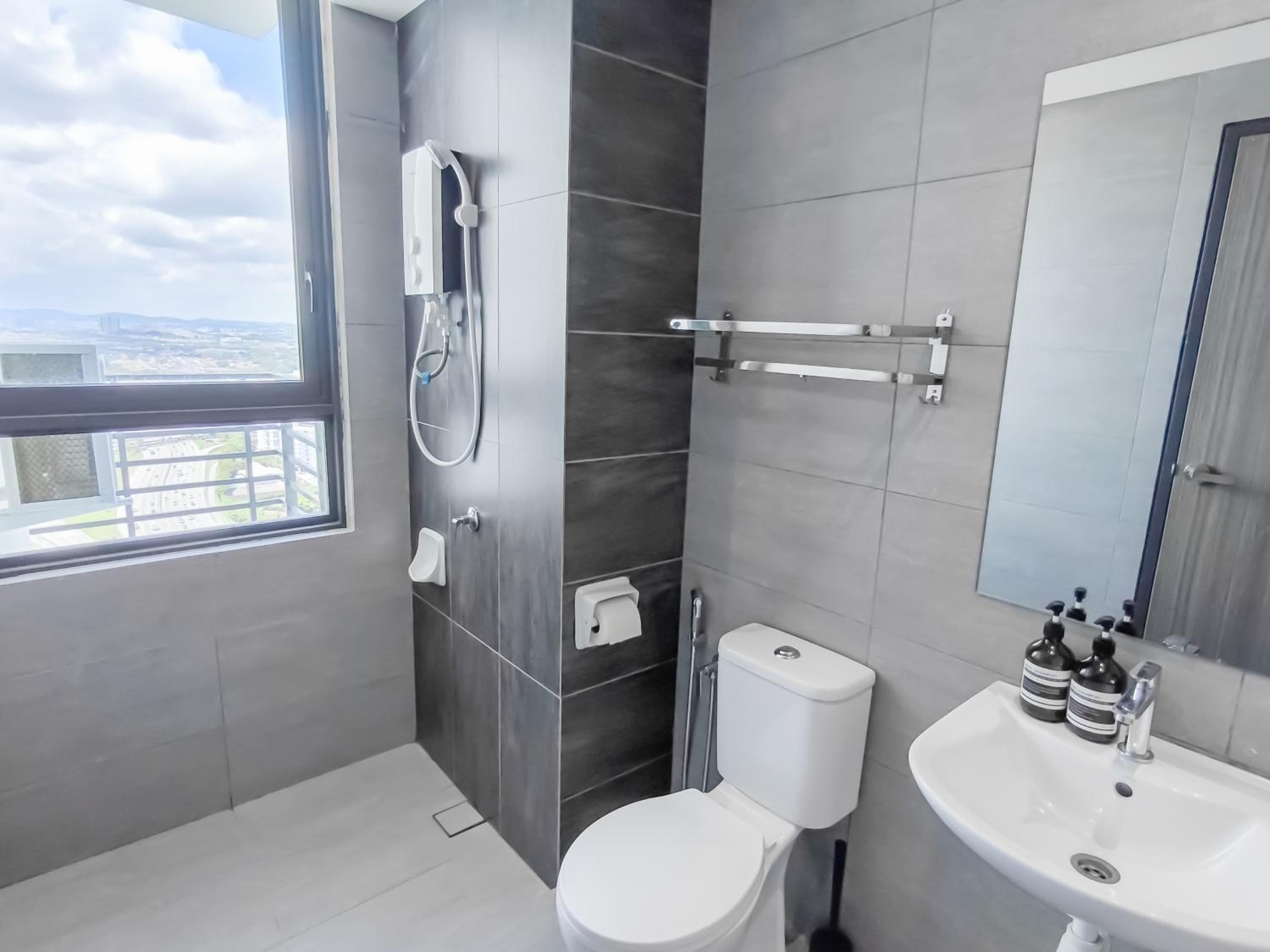 Two-Bedroom Deluxe Apartment - Photo 40