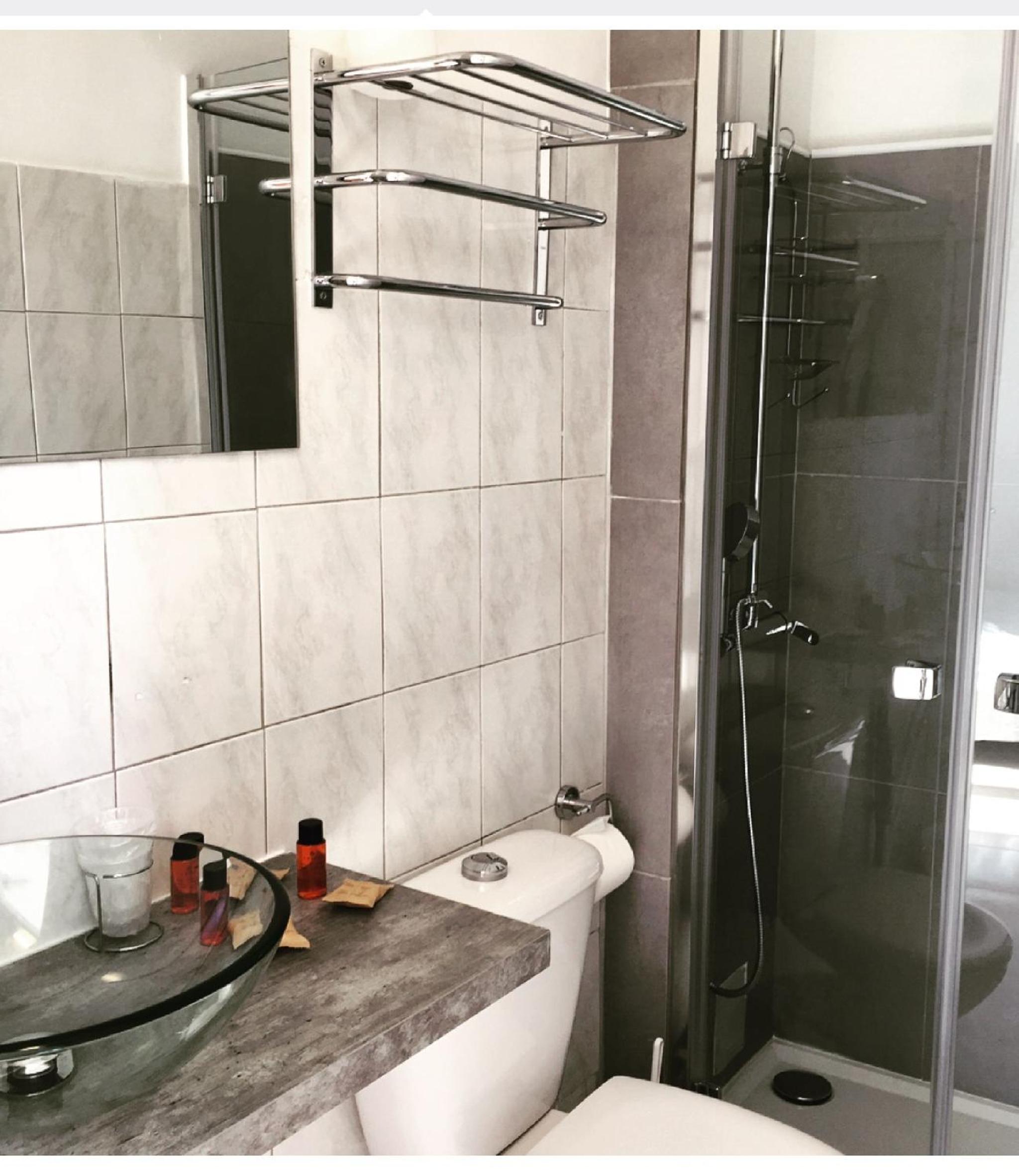 Superior Room with 1 Double Bed and 1 Single Bed - Photo 4