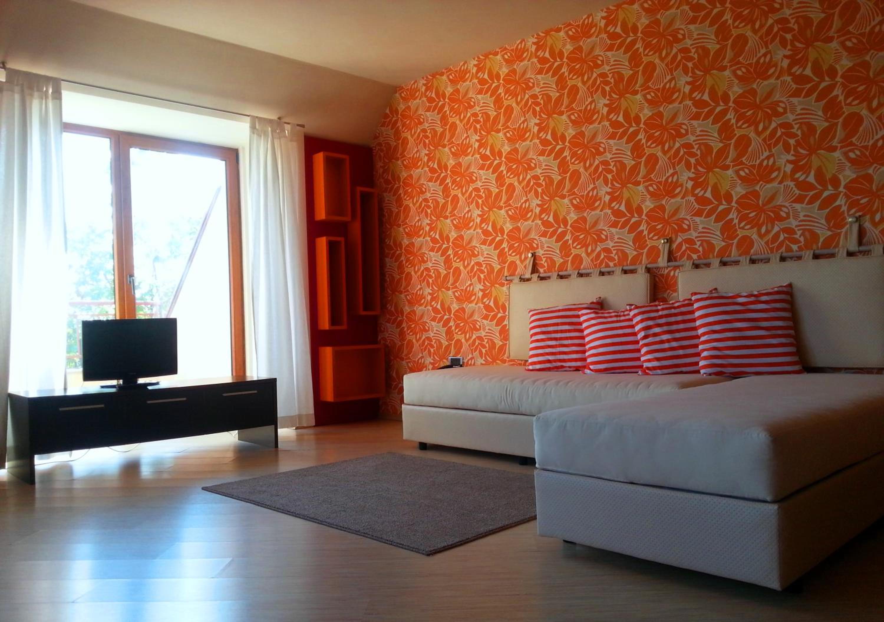 One-Bedroom Apartment - Photo 7