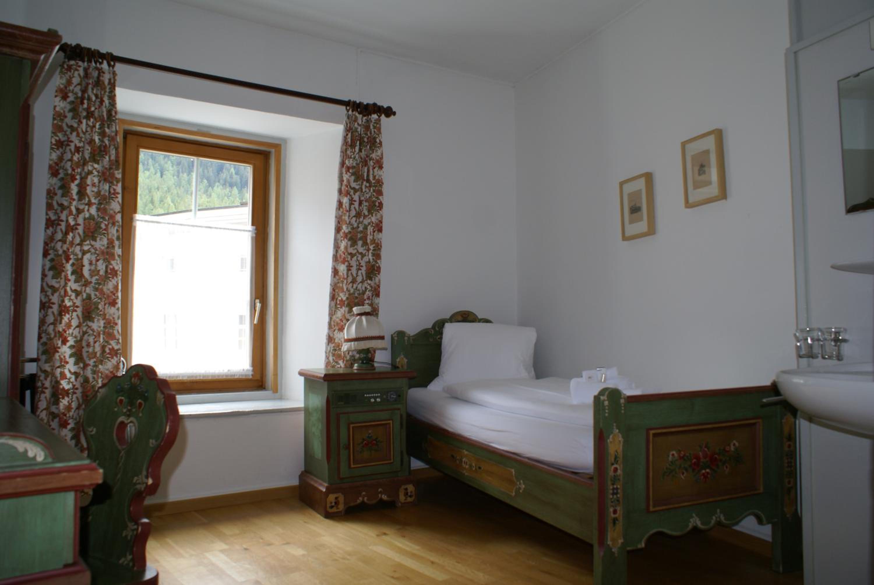 Single Room with Shared Bathroom