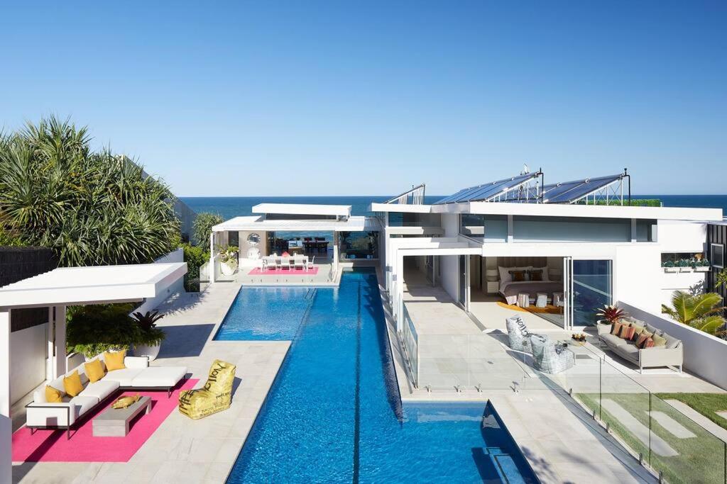 Villa photo 2