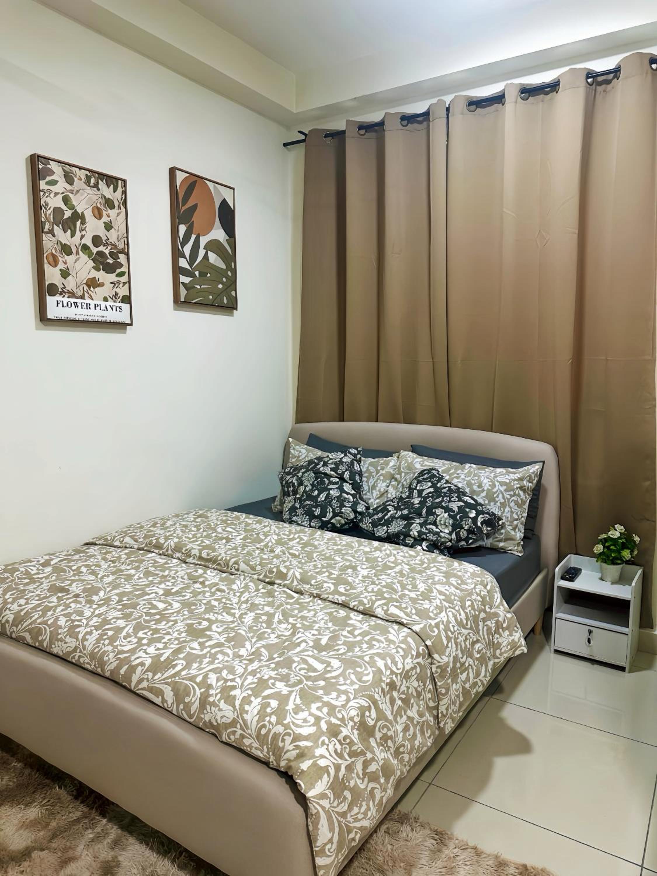 One-Bedroom Apartment photo 1