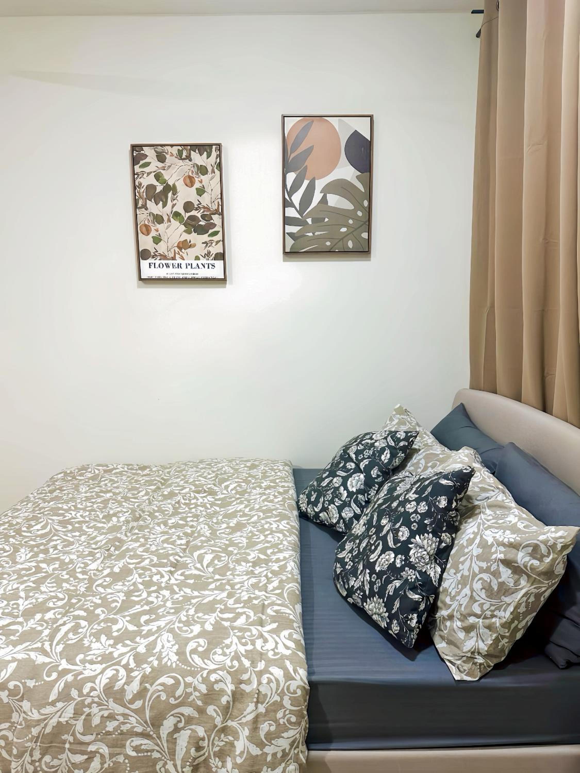 One-Bedroom Apartment photo 2