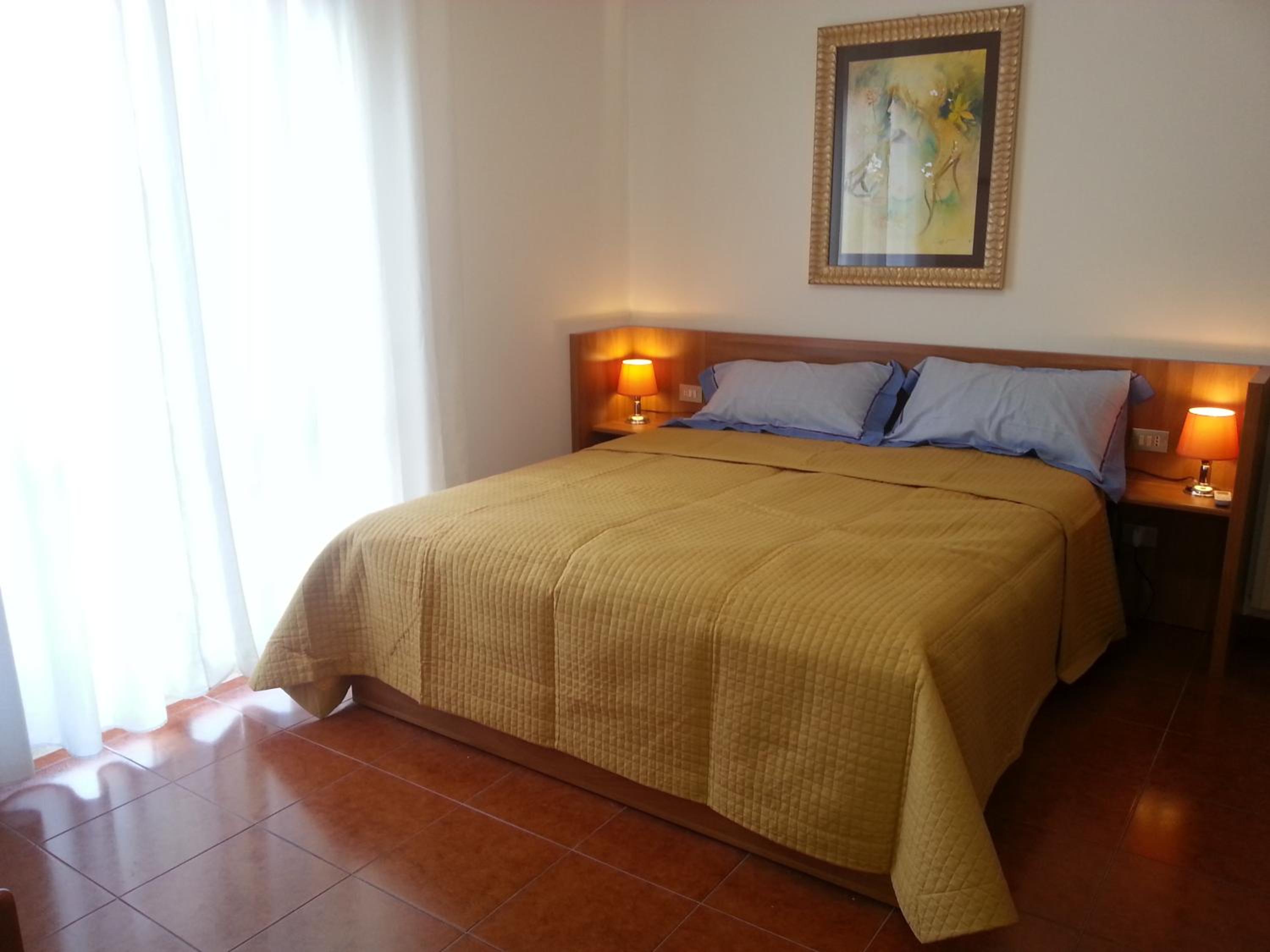 Deluxe Double Room with Side Sea View photo 1