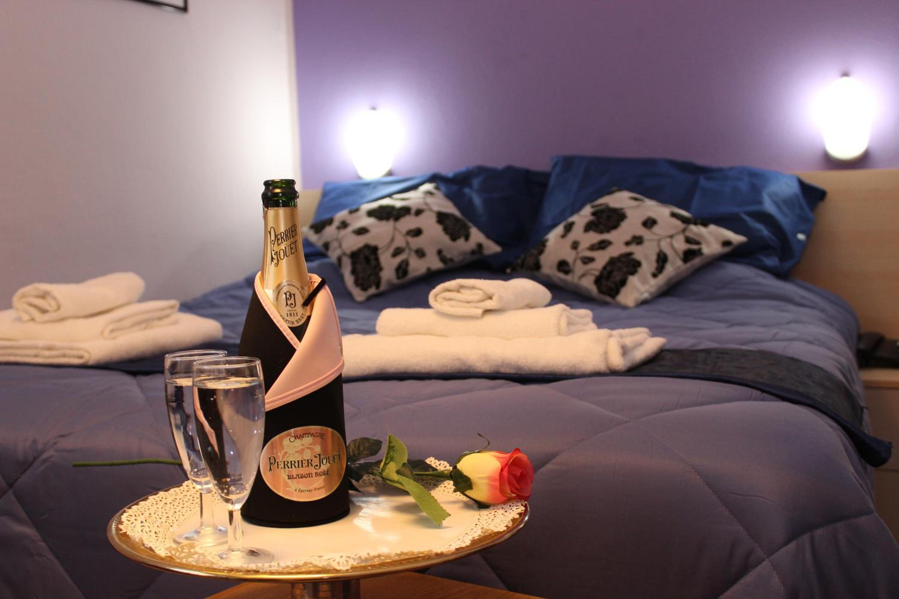 Double Room - Photo 6