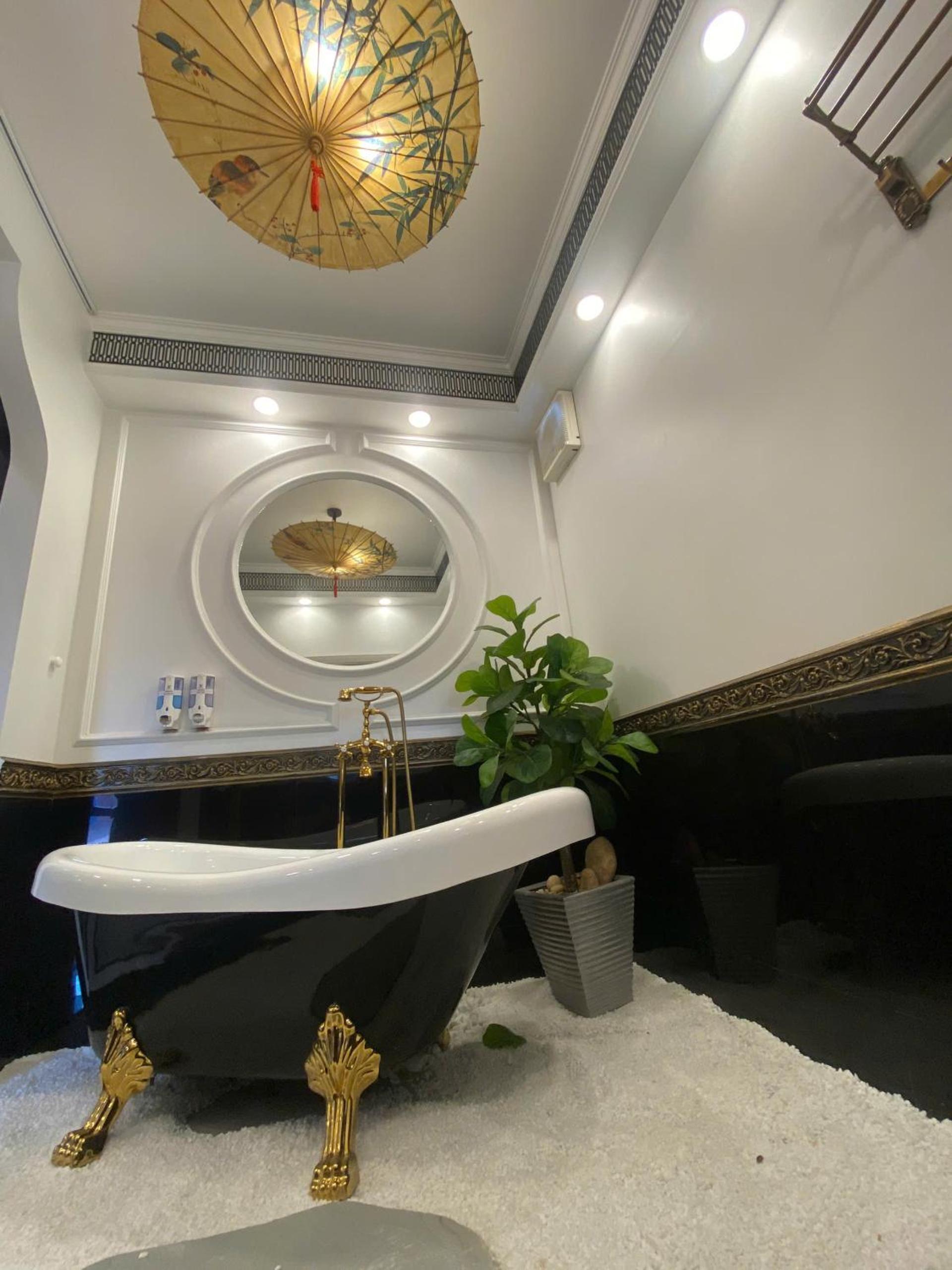 Standard King Room photo 3