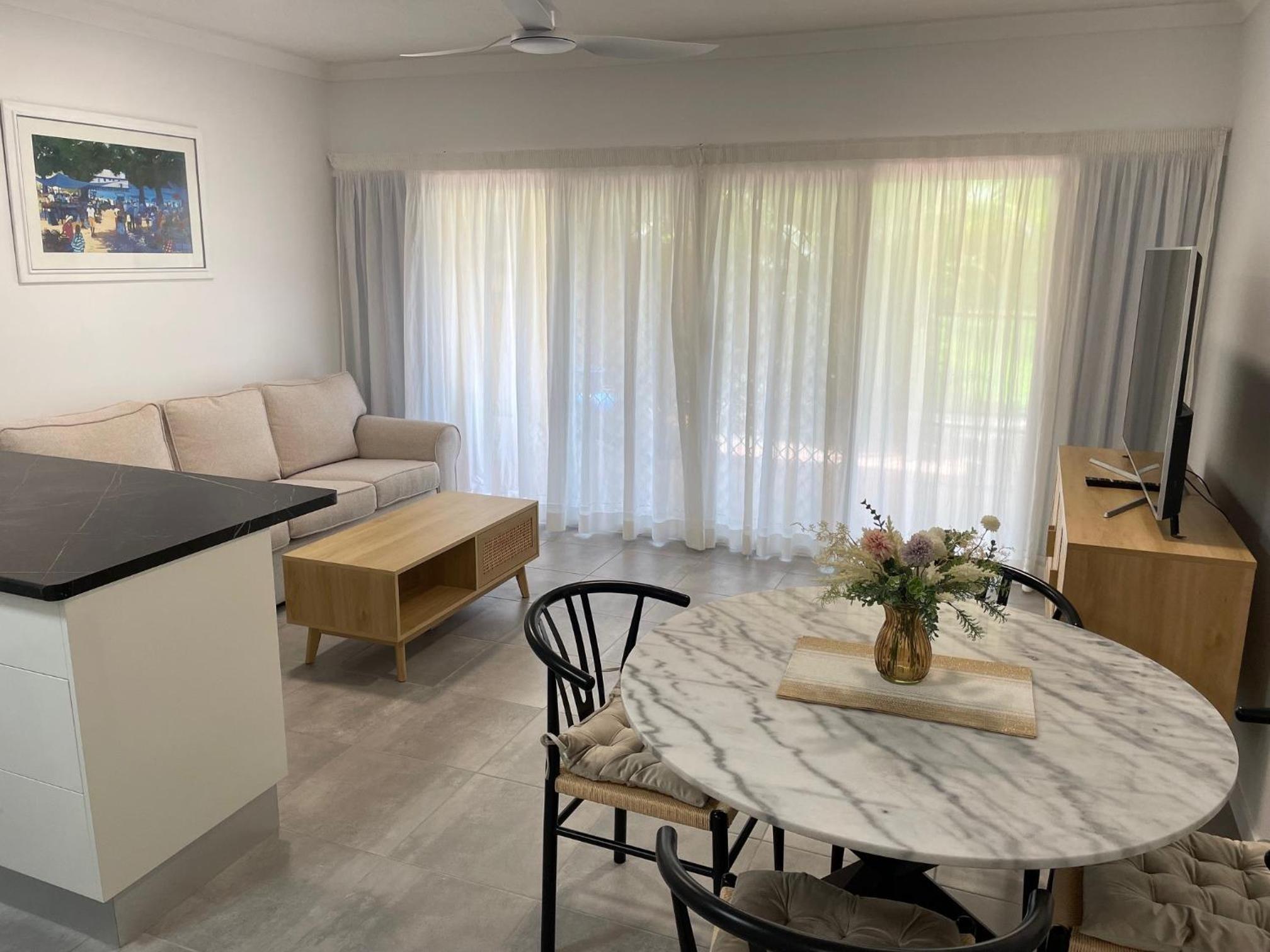 One-Bedroom Oceanfront Apartment (Courtyard) photo 2