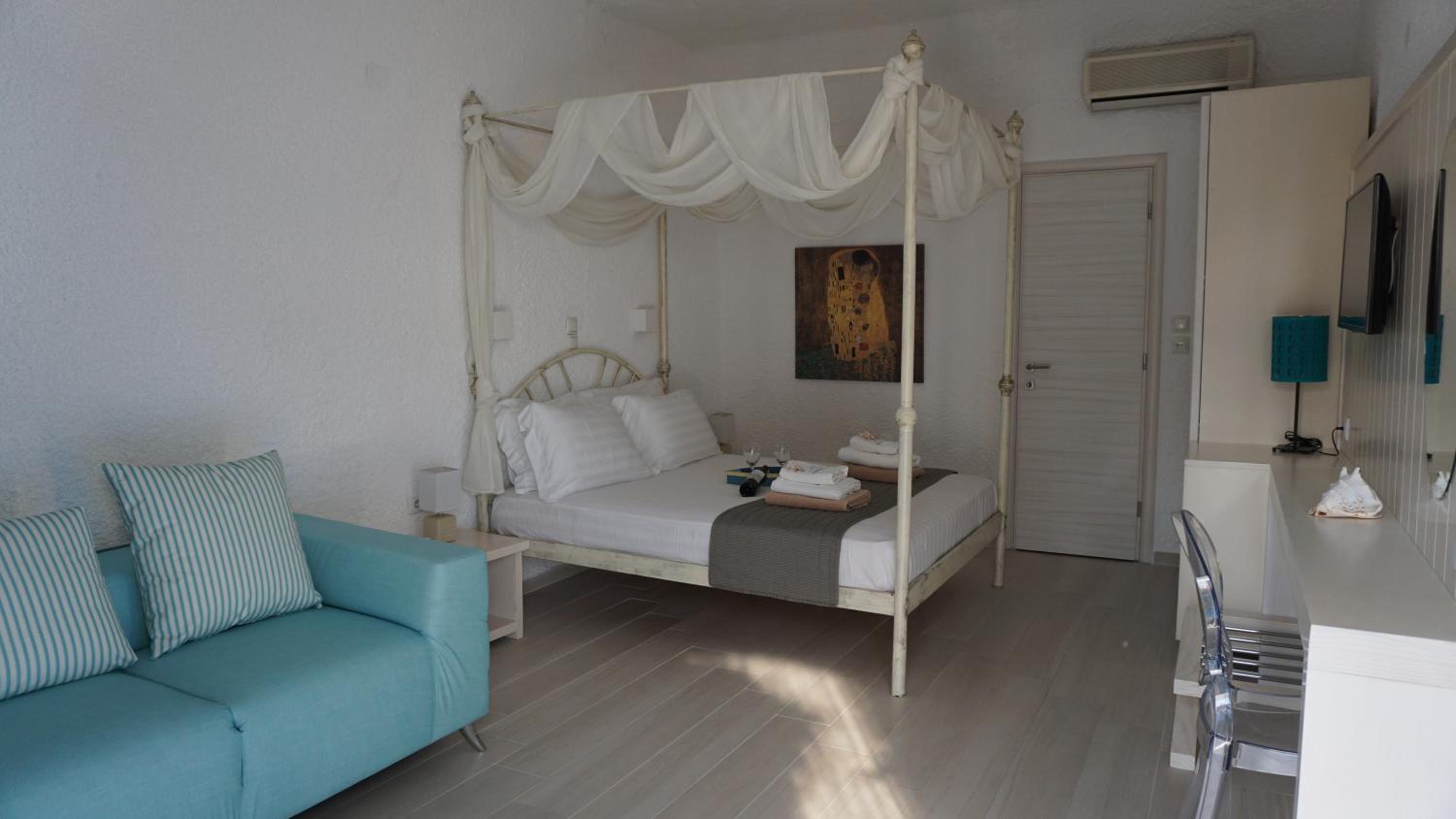 Family Room (2 Adults + 2 Children) photo 3