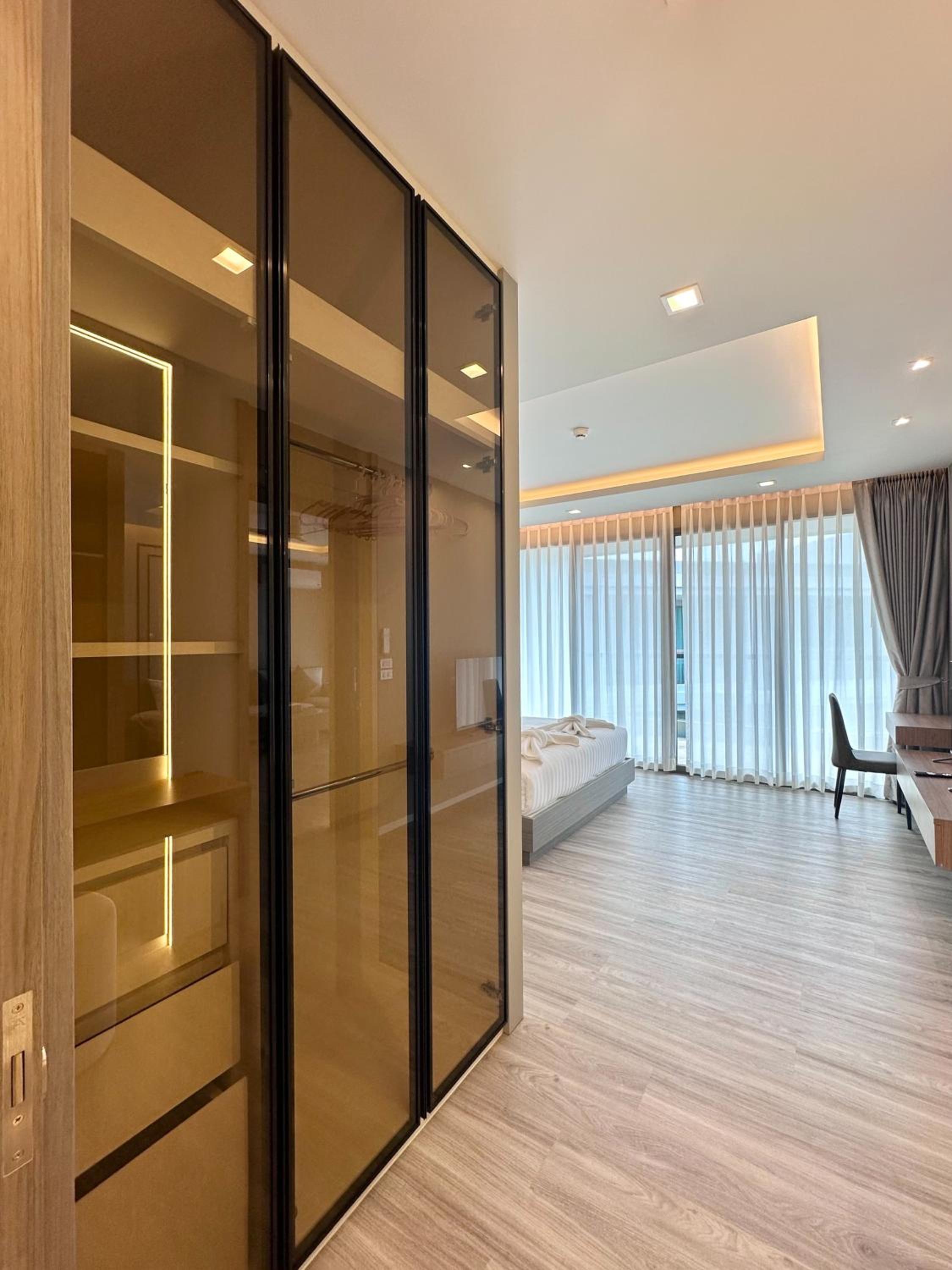 One-Bedroom Suite - Photo 2