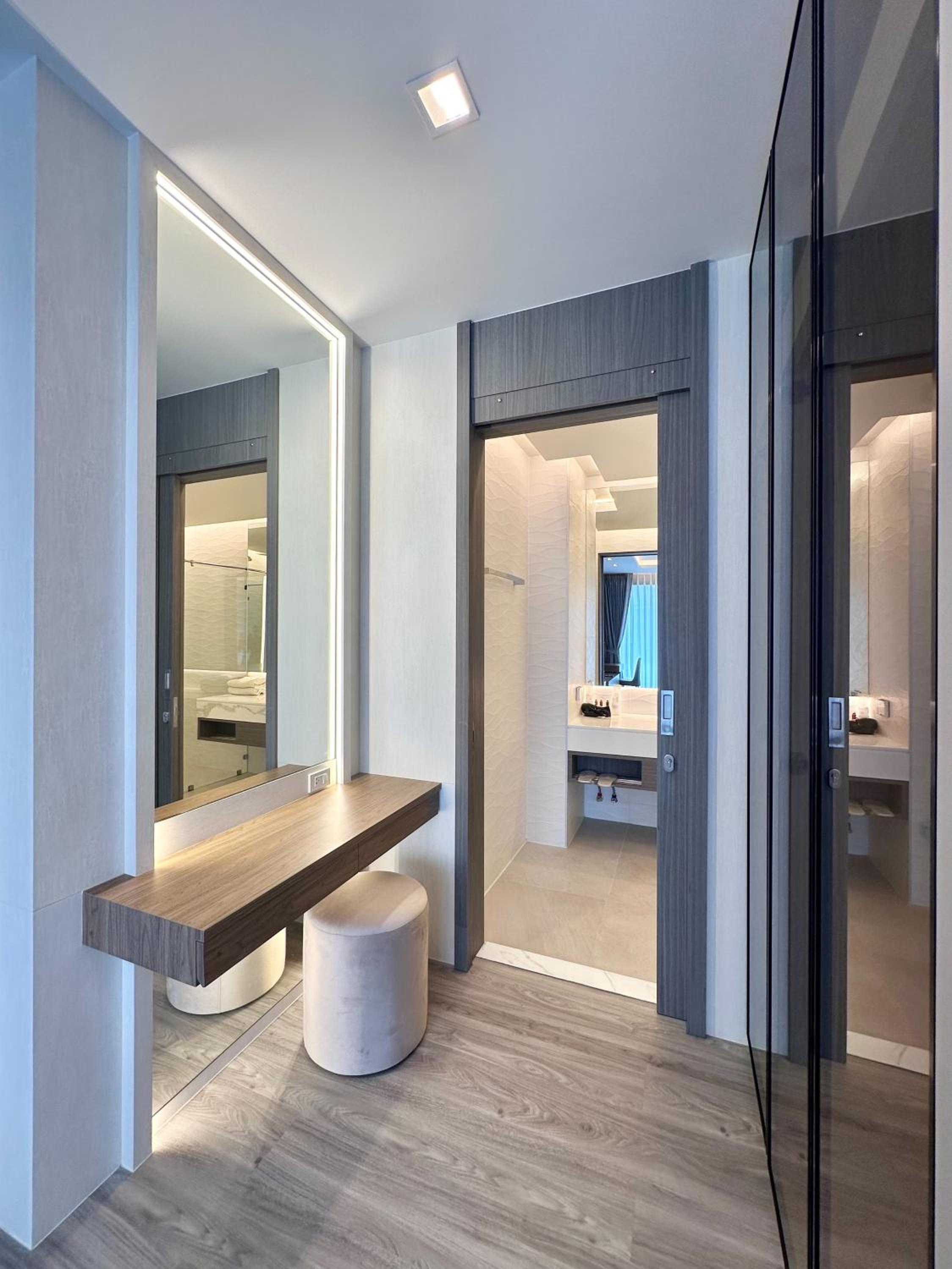 One-Bedroom Suite - Photo 8
