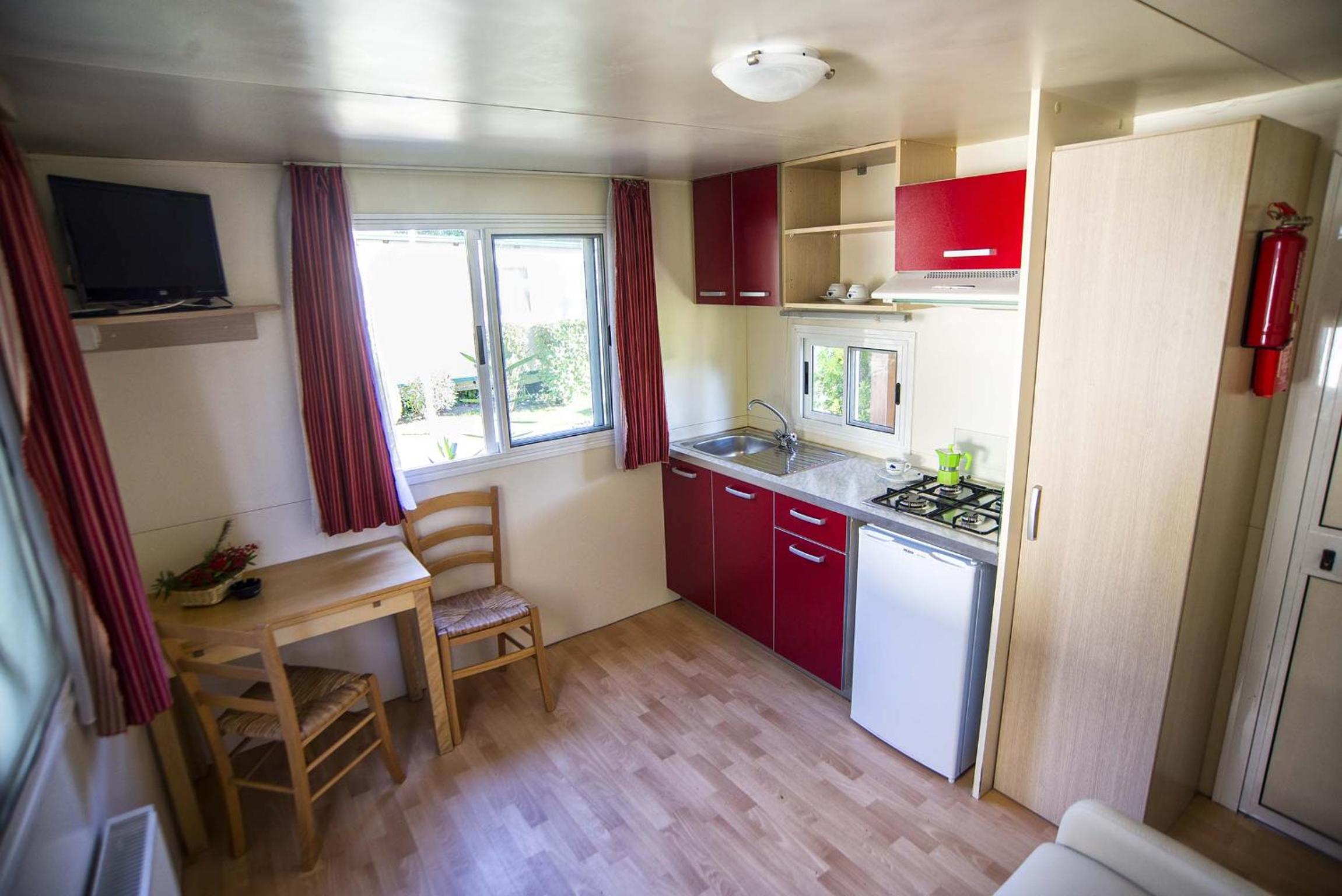 One-Bedroom Bungalow with Kitchenette and Patio photo 2