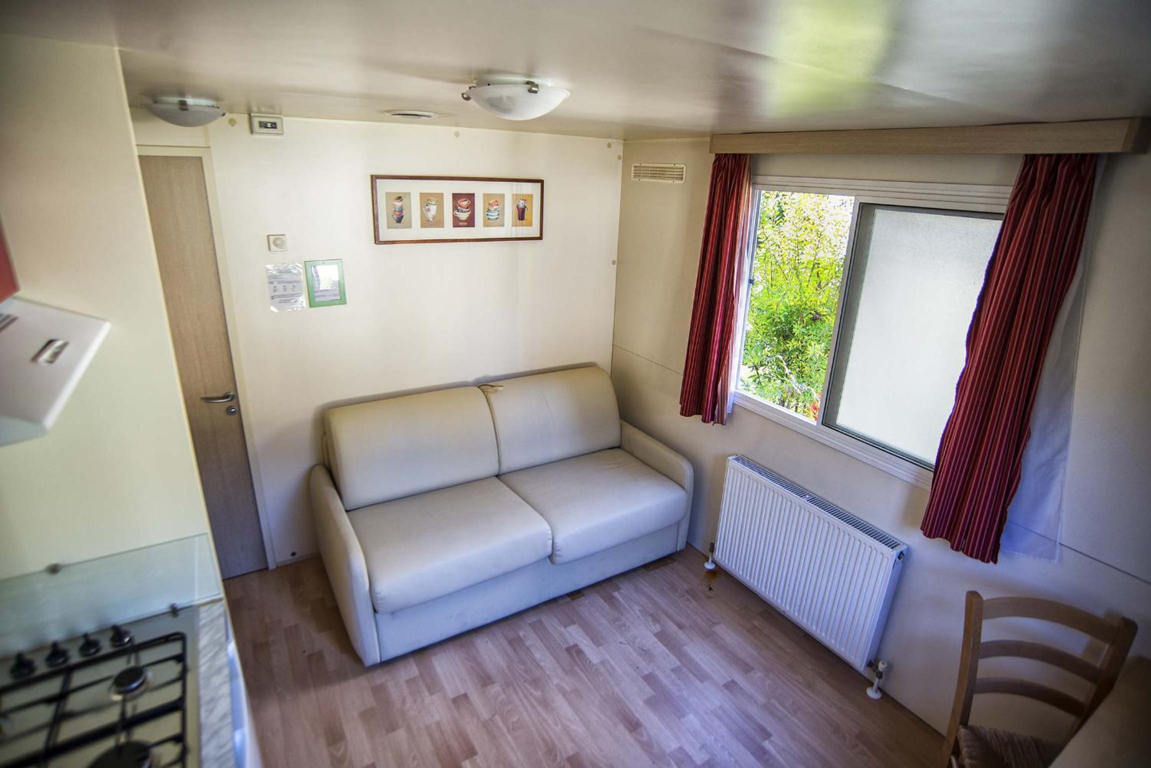 One-Bedroom Bungalow with Kitchenette and Patio photo 1