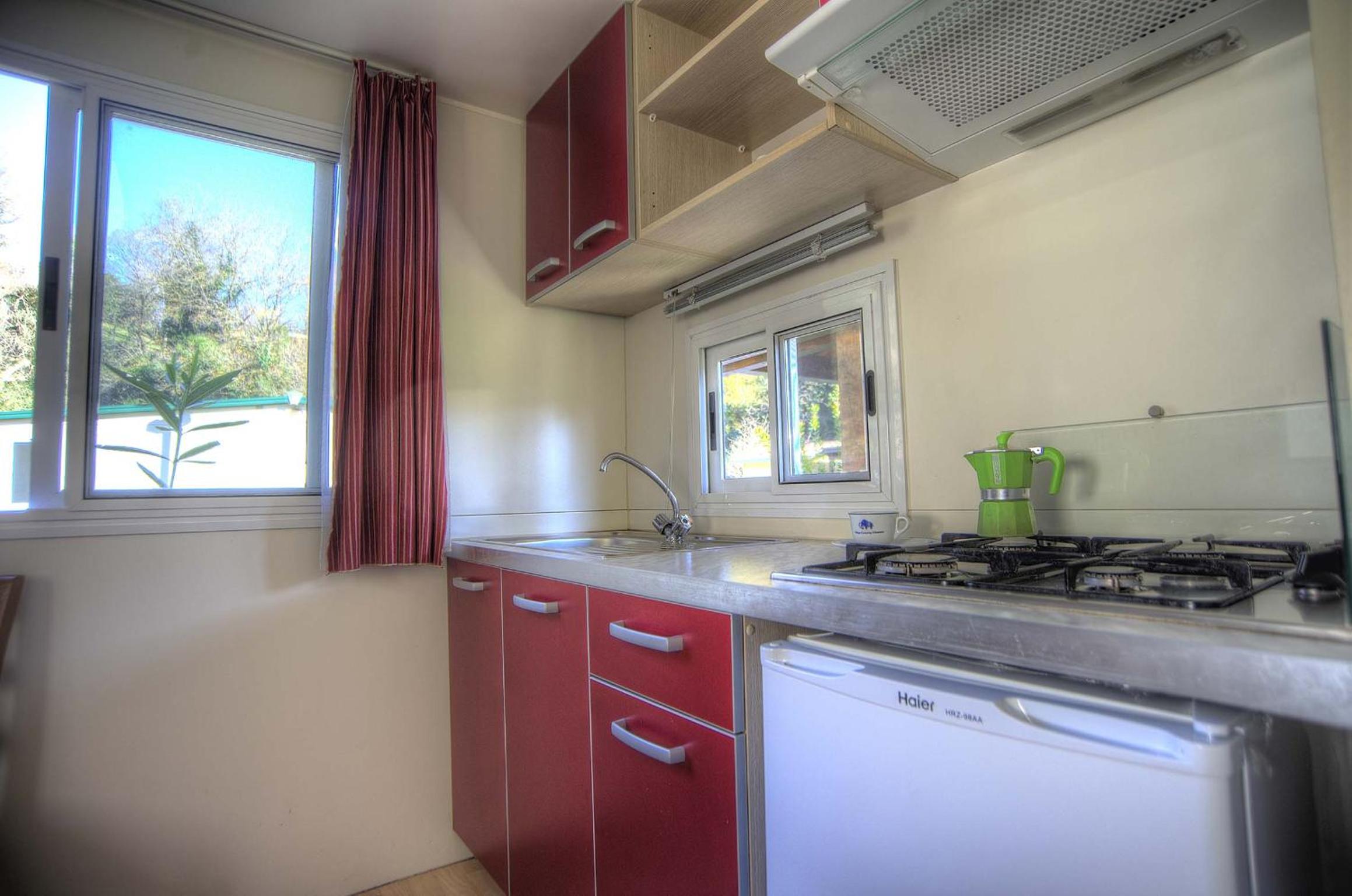 One-Bedroom Bungalow with Kitchenette and Patio photo 3