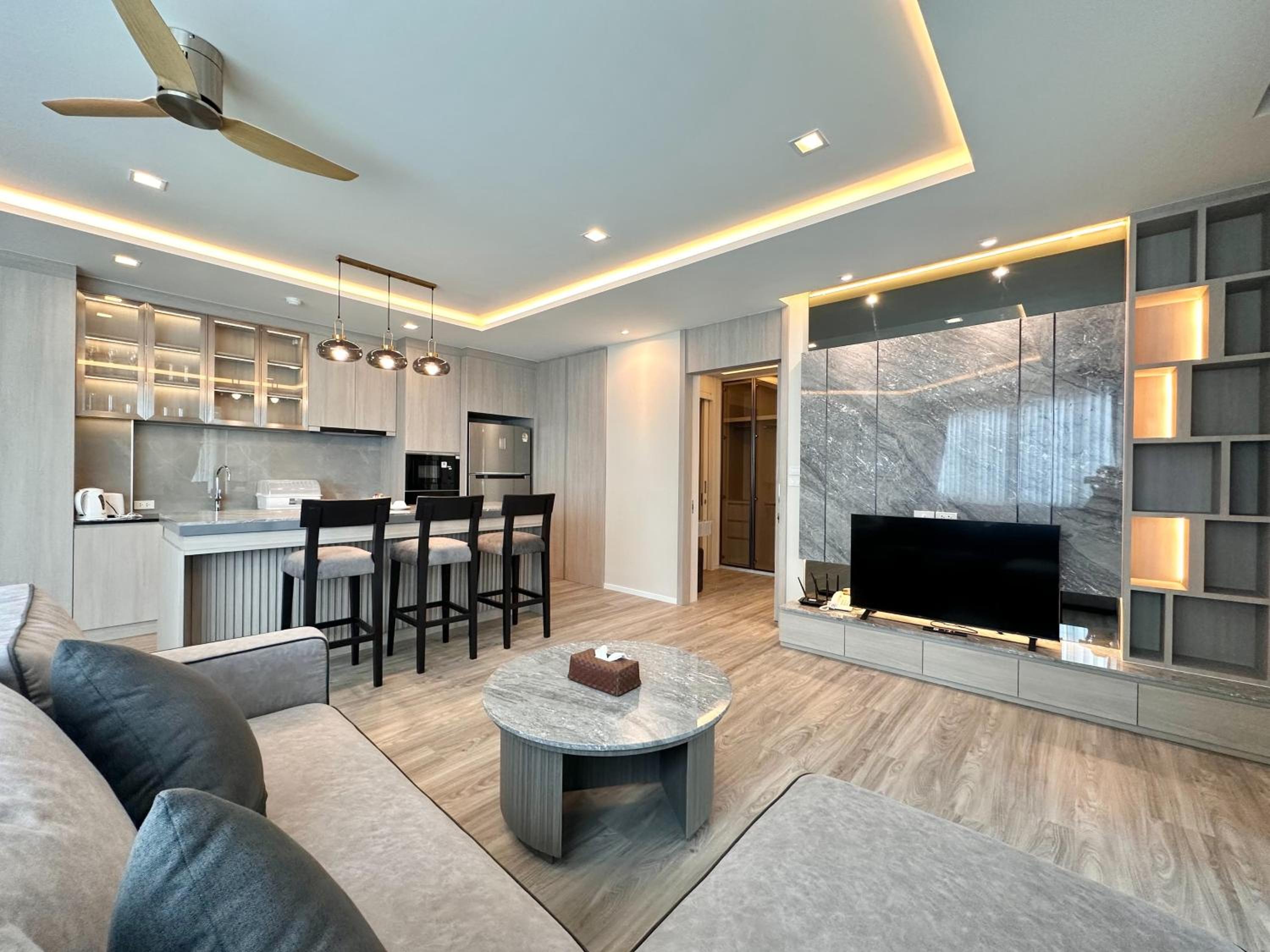 Deluxe Family Suite - Photo 3
