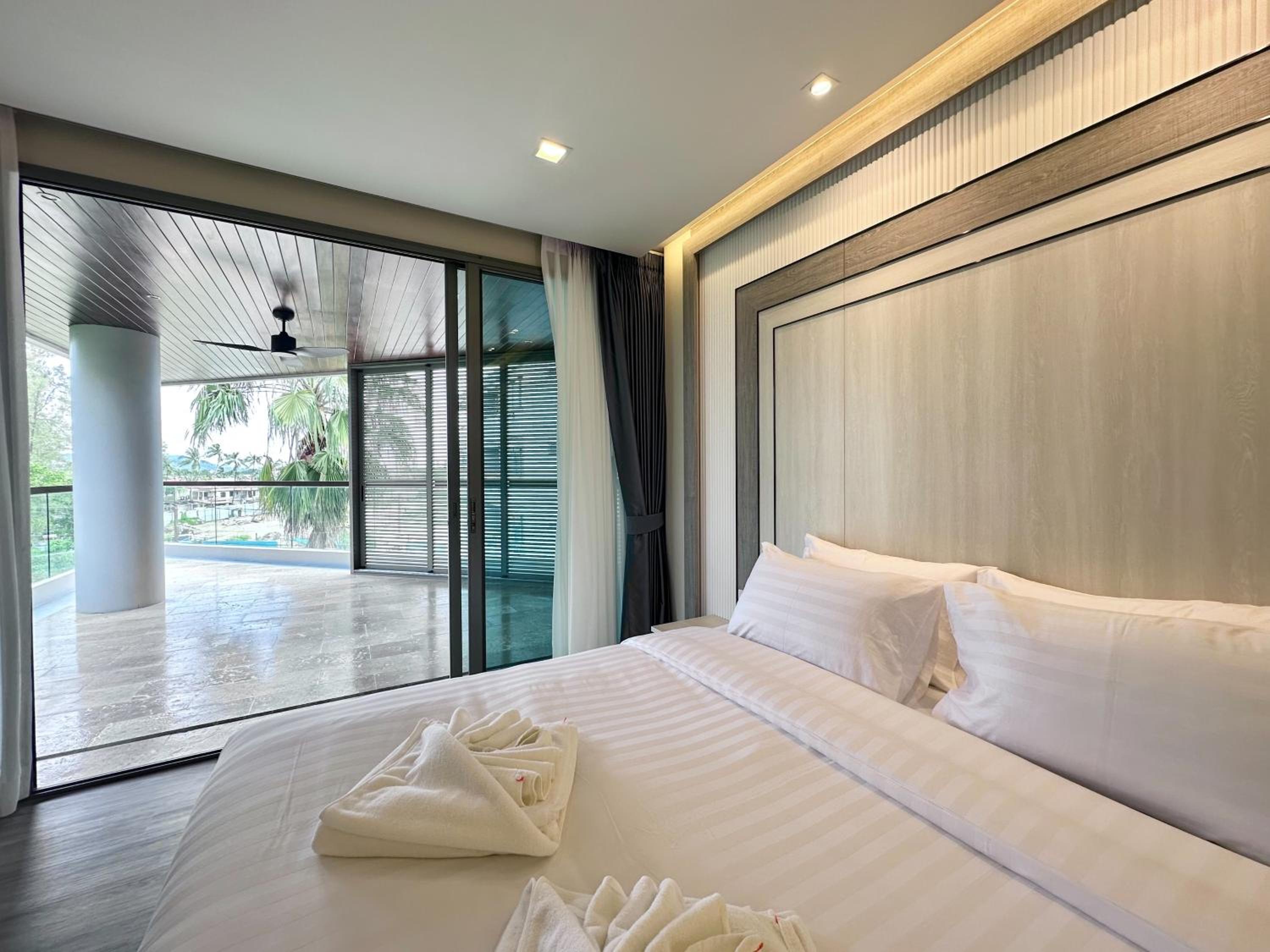 Deluxe Family Suite - Photo 8