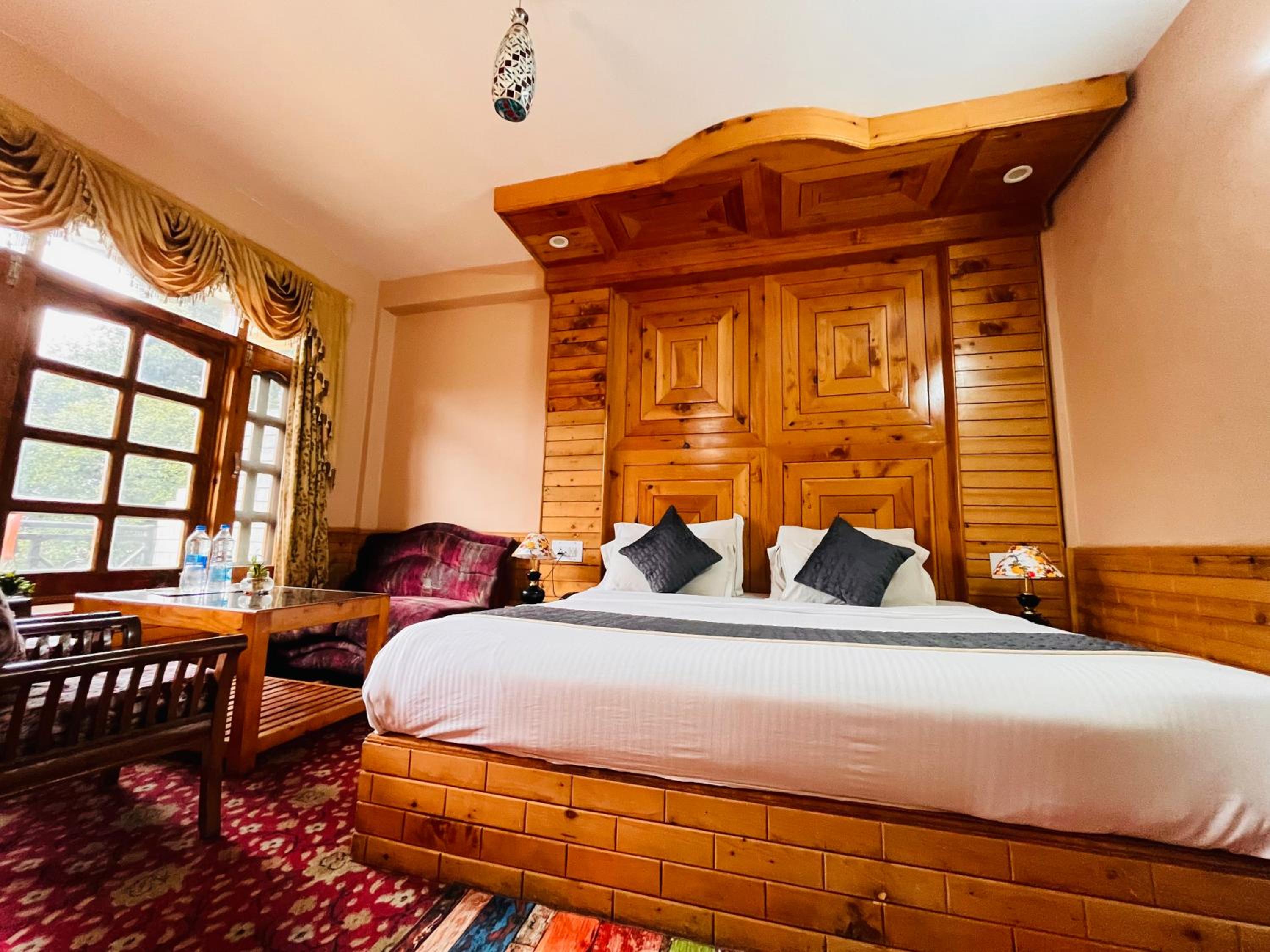 Queen Room With Balcony